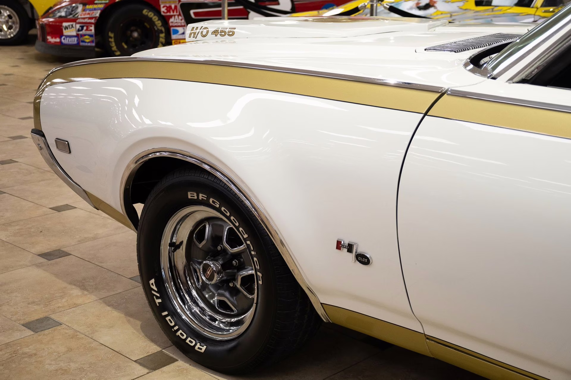 1969 Cameo White/Firefrost Gold Oldsmobile 442
