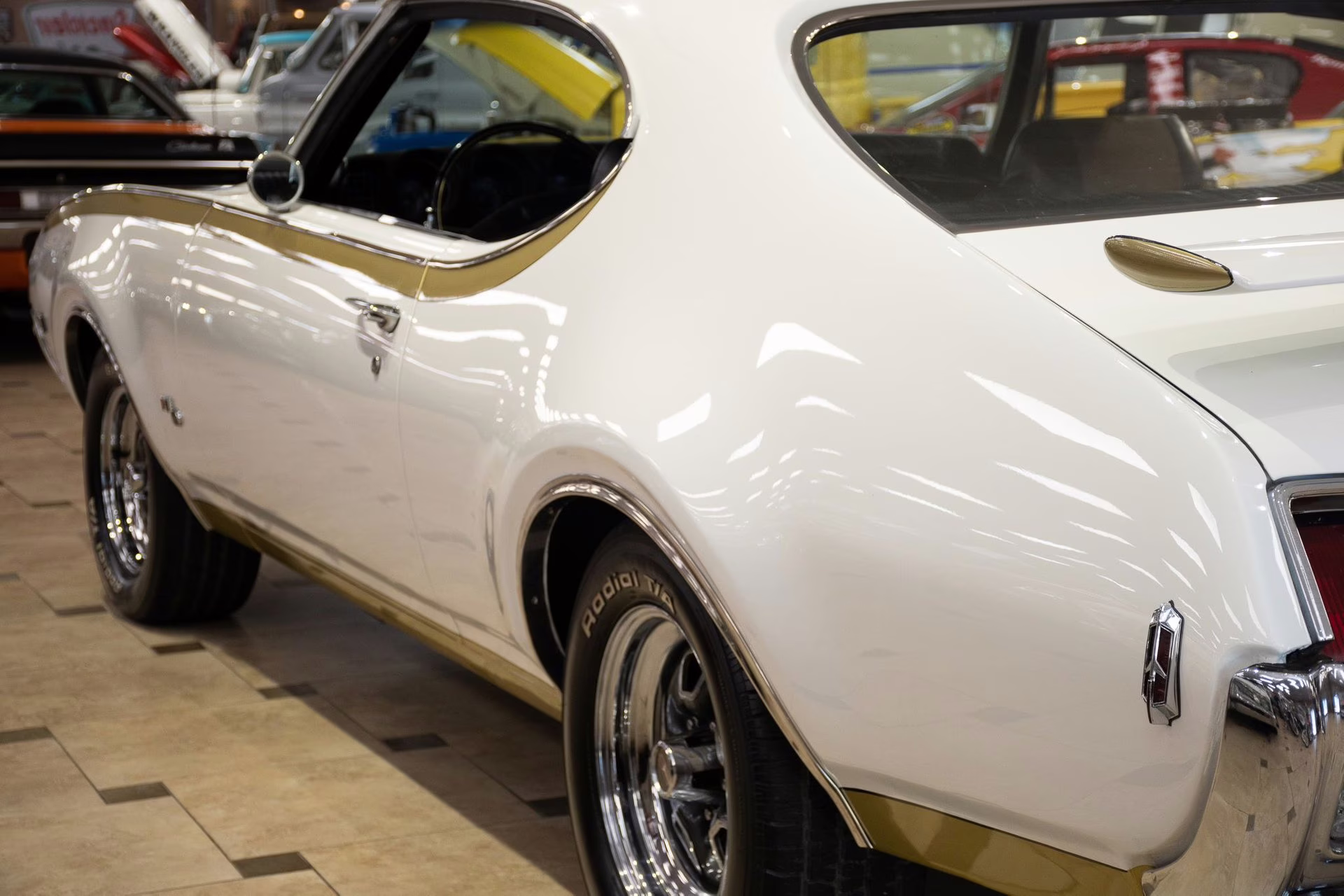 1969 Cameo White/Firefrost Gold Oldsmobile 442