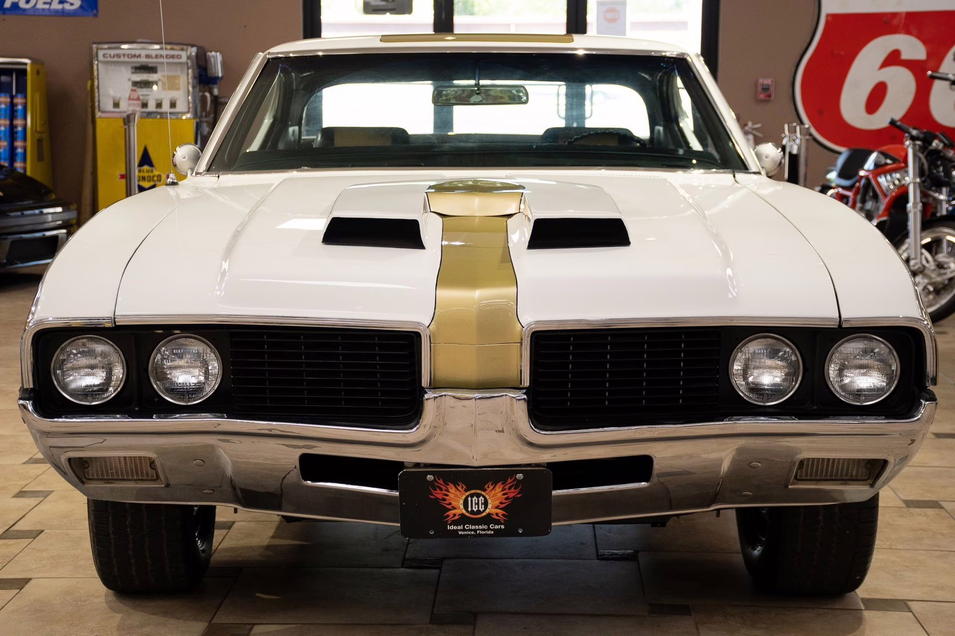 1969 Cameo White/Firefrost Gold Oldsmobile 442