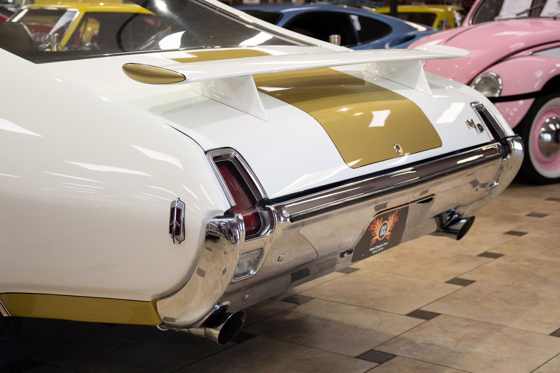 1969 Cameo White/Firefrost Gold Oldsmobile 442