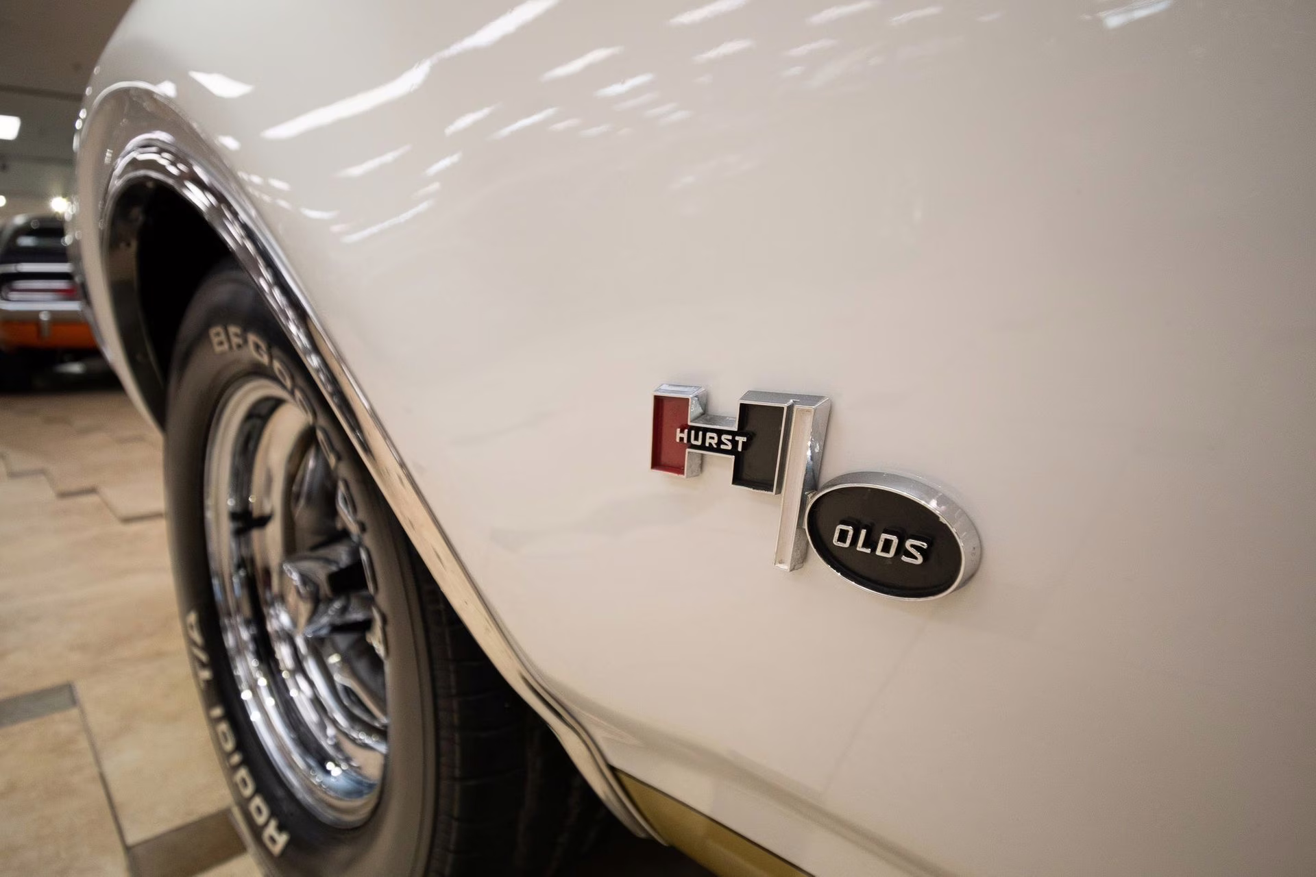 1969 Cameo White/Firefrost Gold Oldsmobile 442