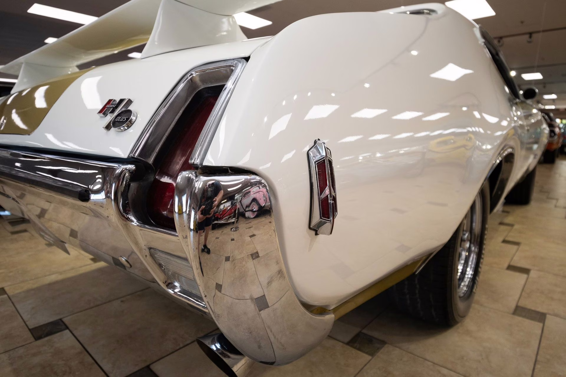 1969 Cameo White/Firefrost Gold Oldsmobile 442