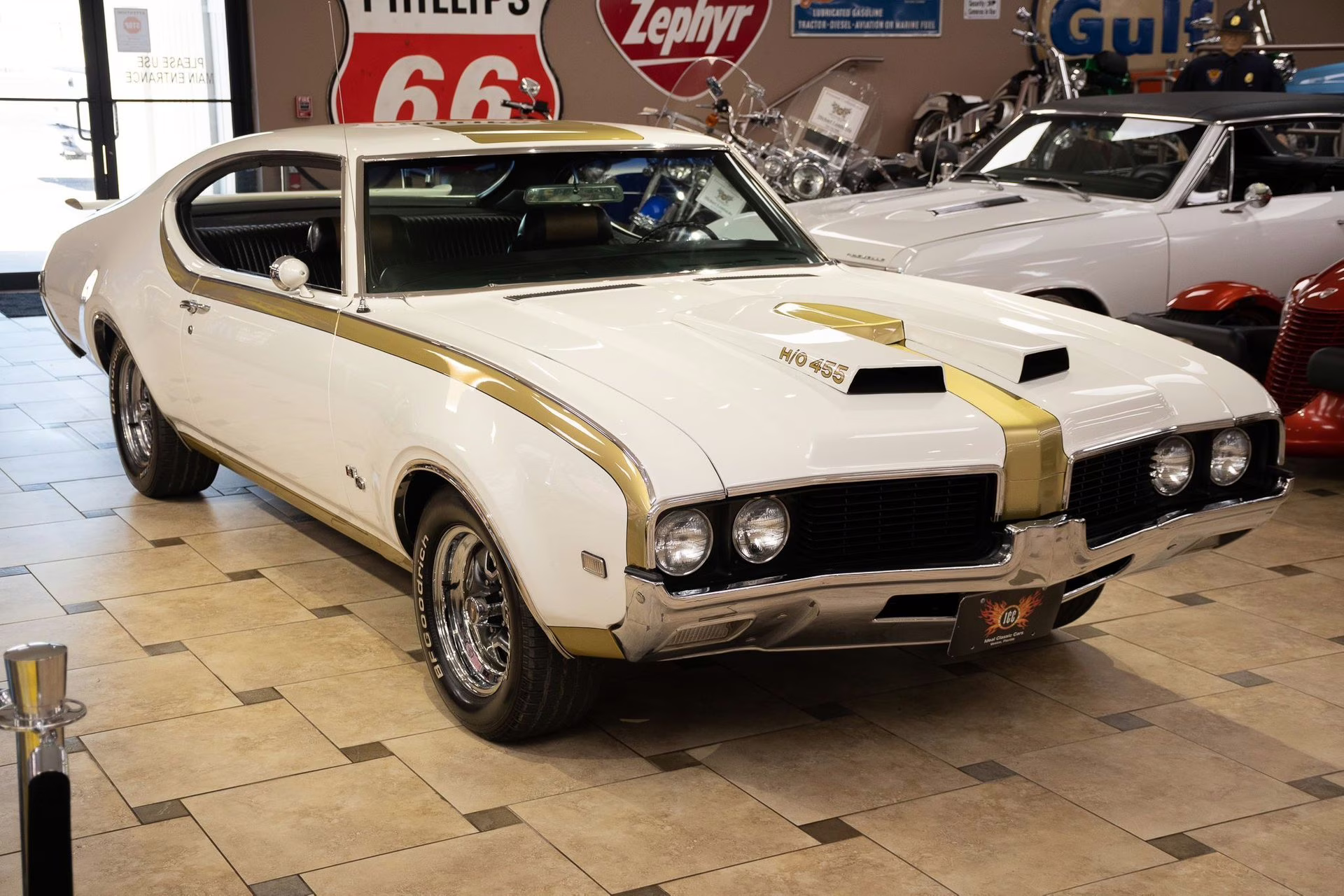 1969 Cameo White/Firefrost Gold Oldsmobile 442