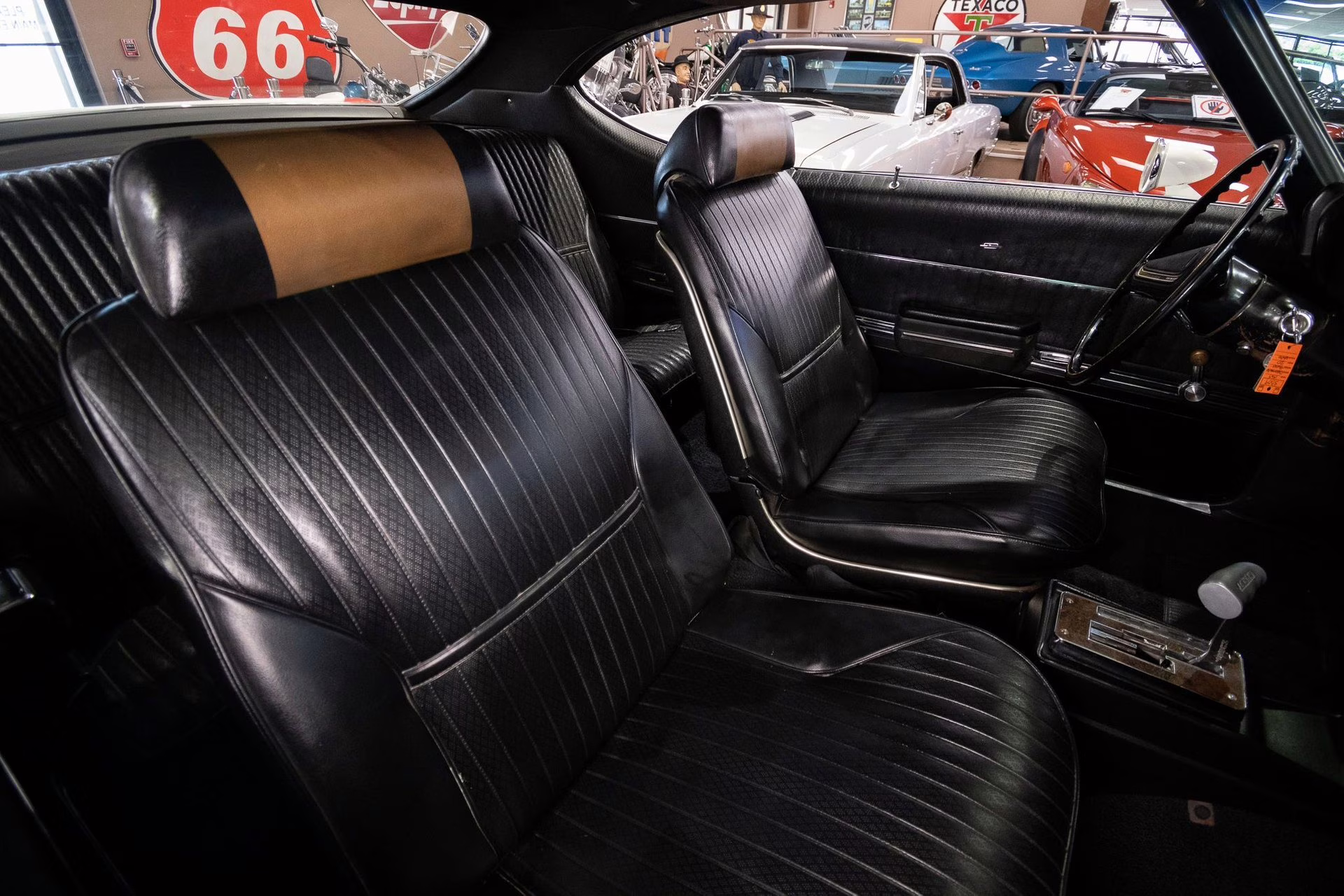 1969 Cameo White/Firefrost Gold Oldsmobile 442