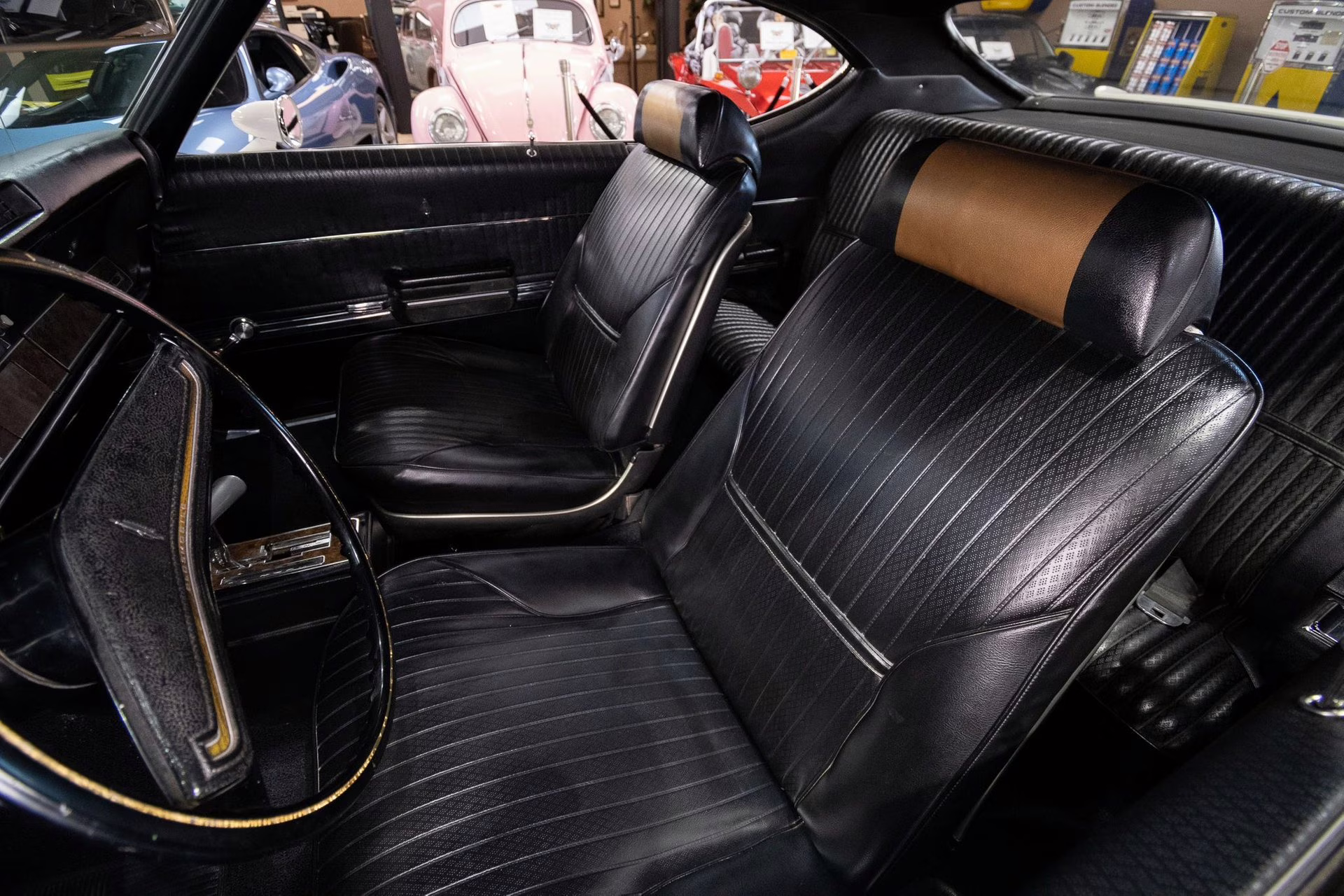 1969 Cameo White/Firefrost Gold Oldsmobile 442