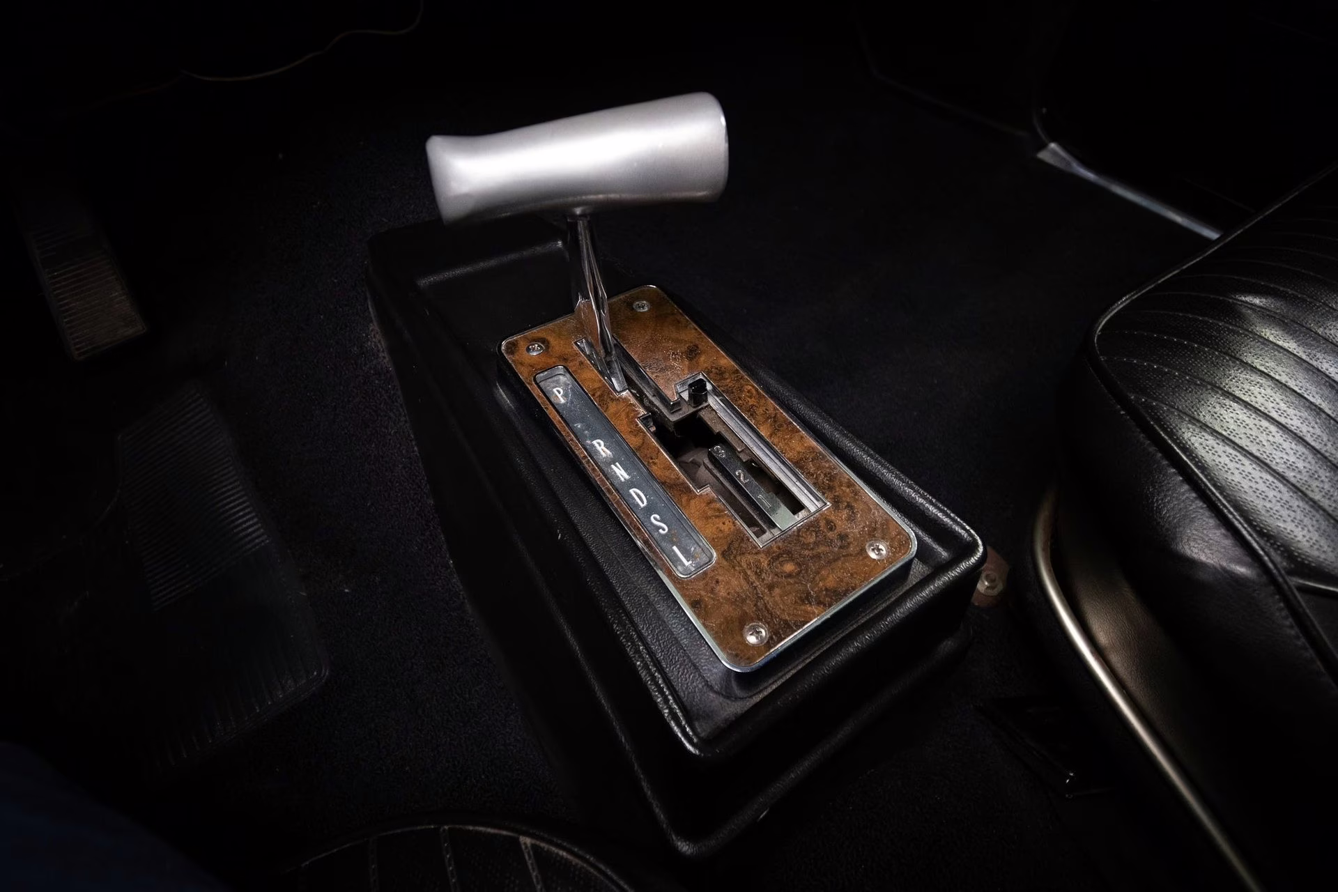 1969 Cameo White/Firefrost Gold Oldsmobile 442