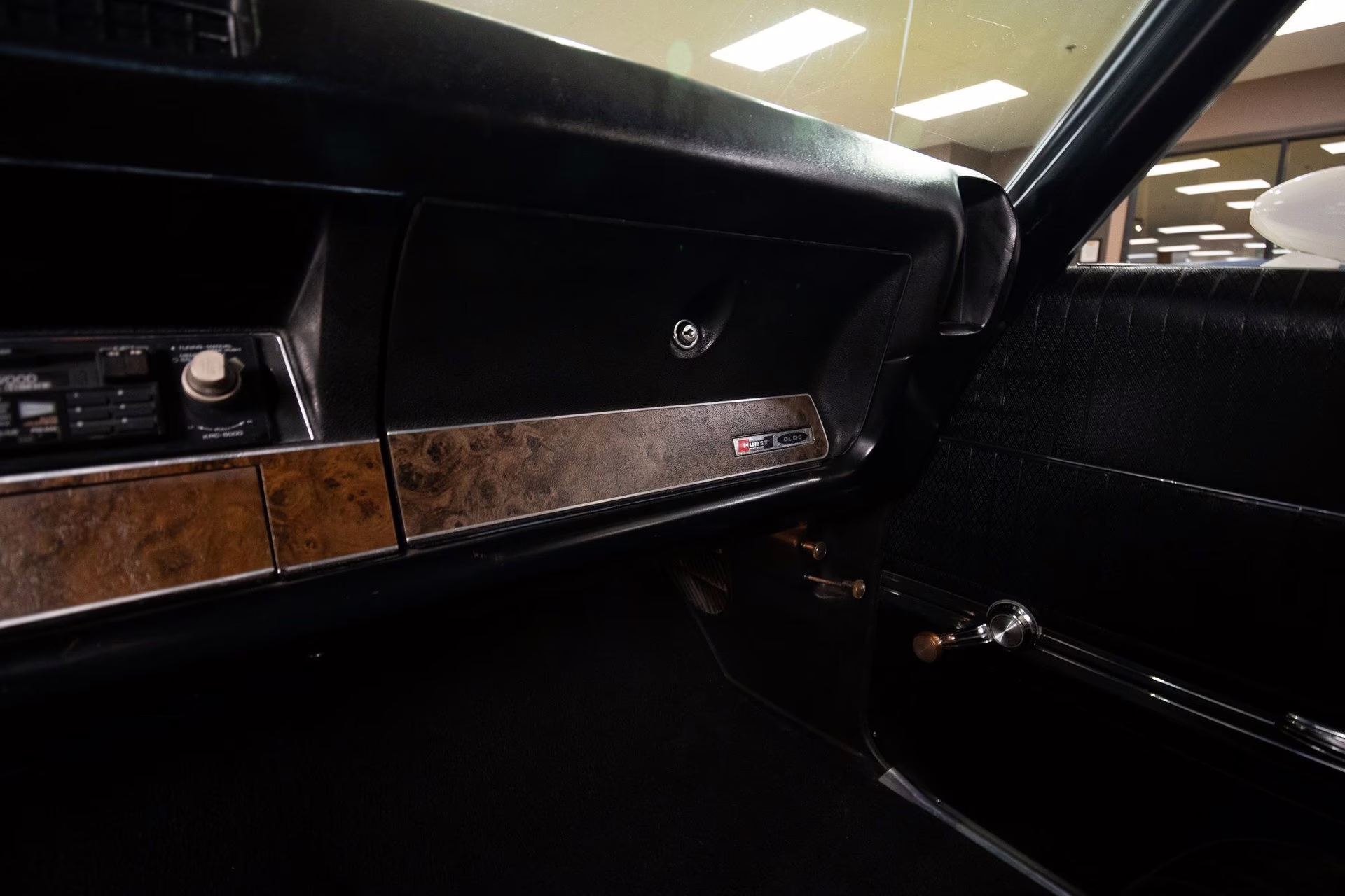 1969 Cameo White/Firefrost Gold Oldsmobile 442