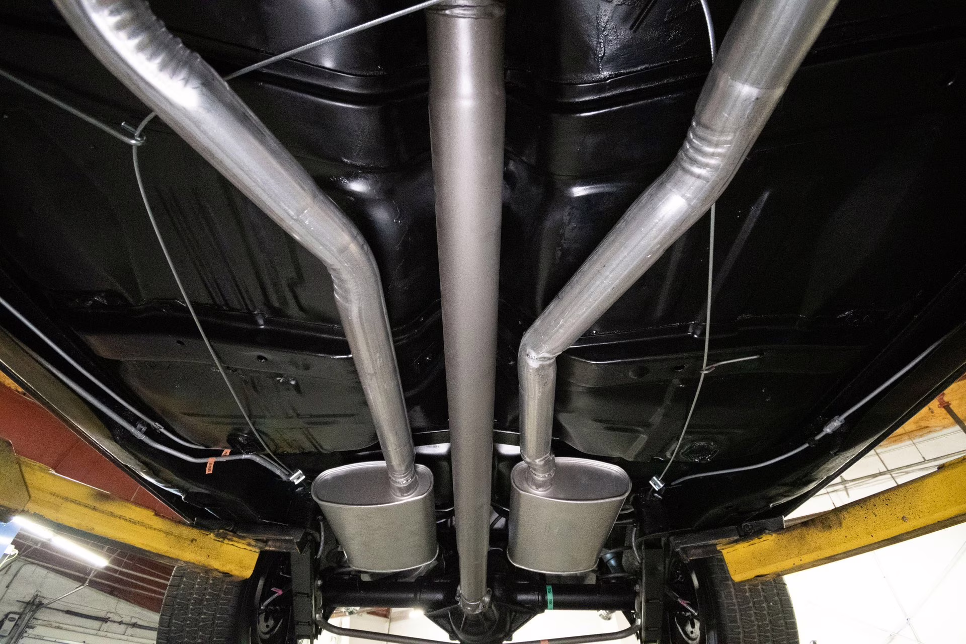 1969 Cameo White/Firefrost Gold Oldsmobile 442