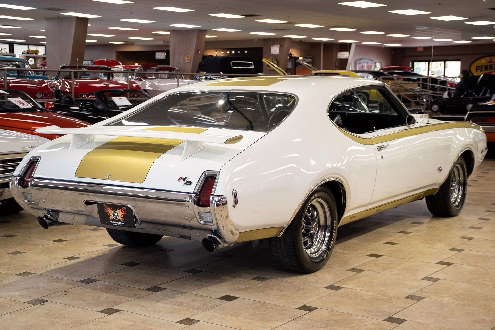 1969 Cameo White/Firefrost Gold Oldsmobile 442