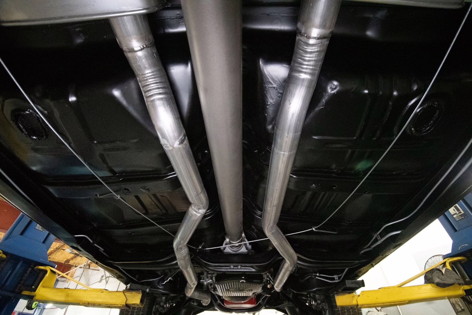 1969 Cameo White/Firefrost Gold Oldsmobile 442