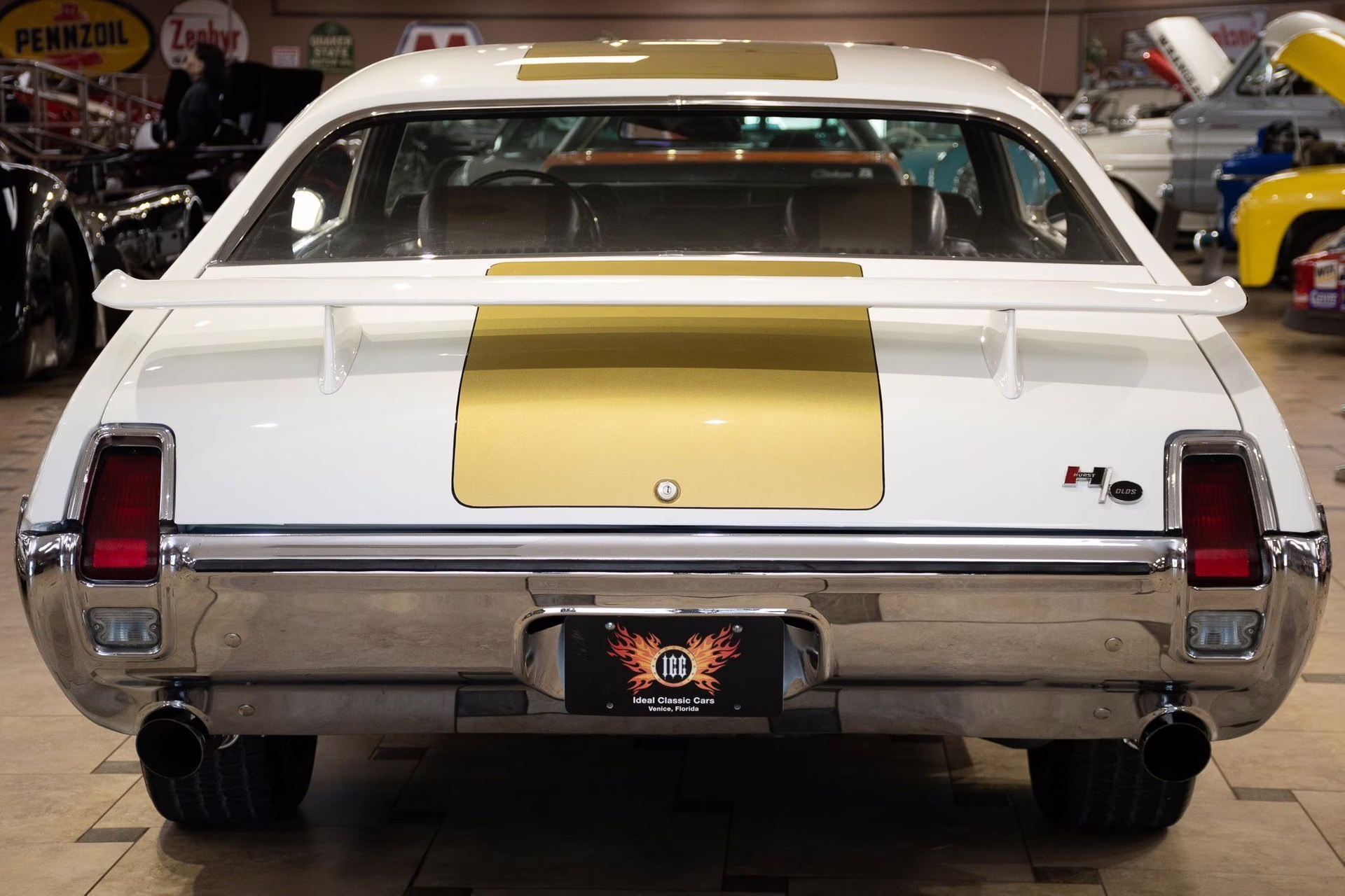 1969 Cameo White/Firefrost Gold Oldsmobile 442
