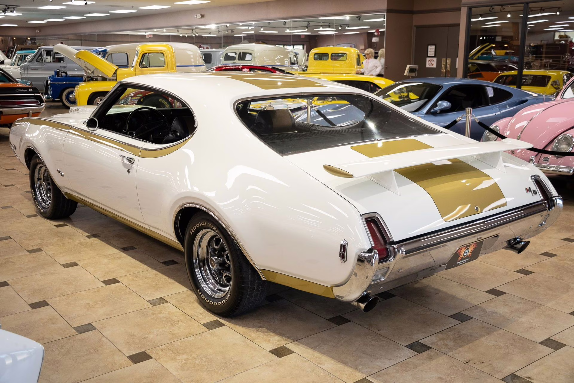 1969 Cameo White/Firefrost Gold Oldsmobile 442