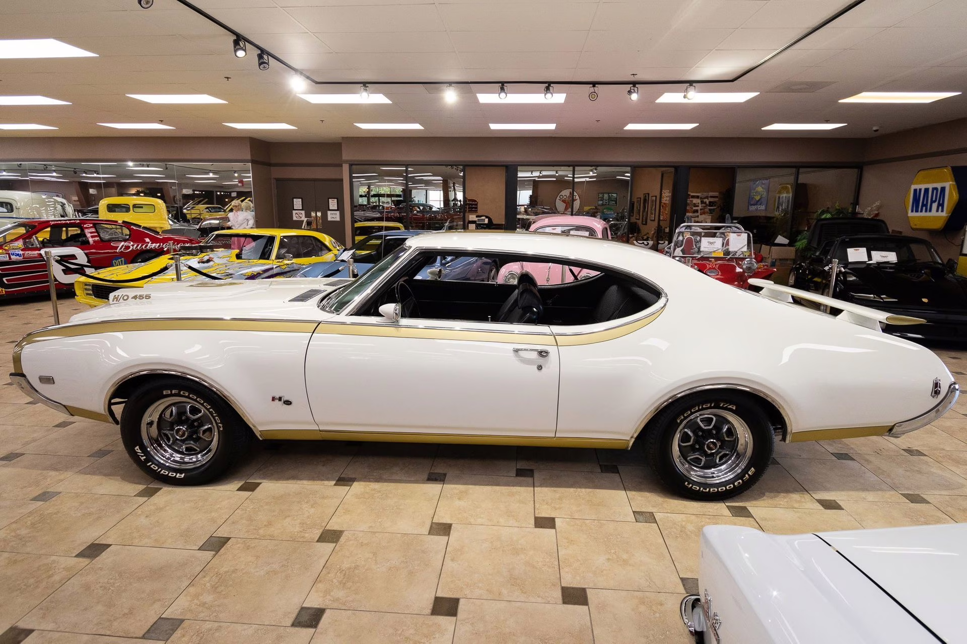 1969 Cameo White/Firefrost Gold Oldsmobile 442