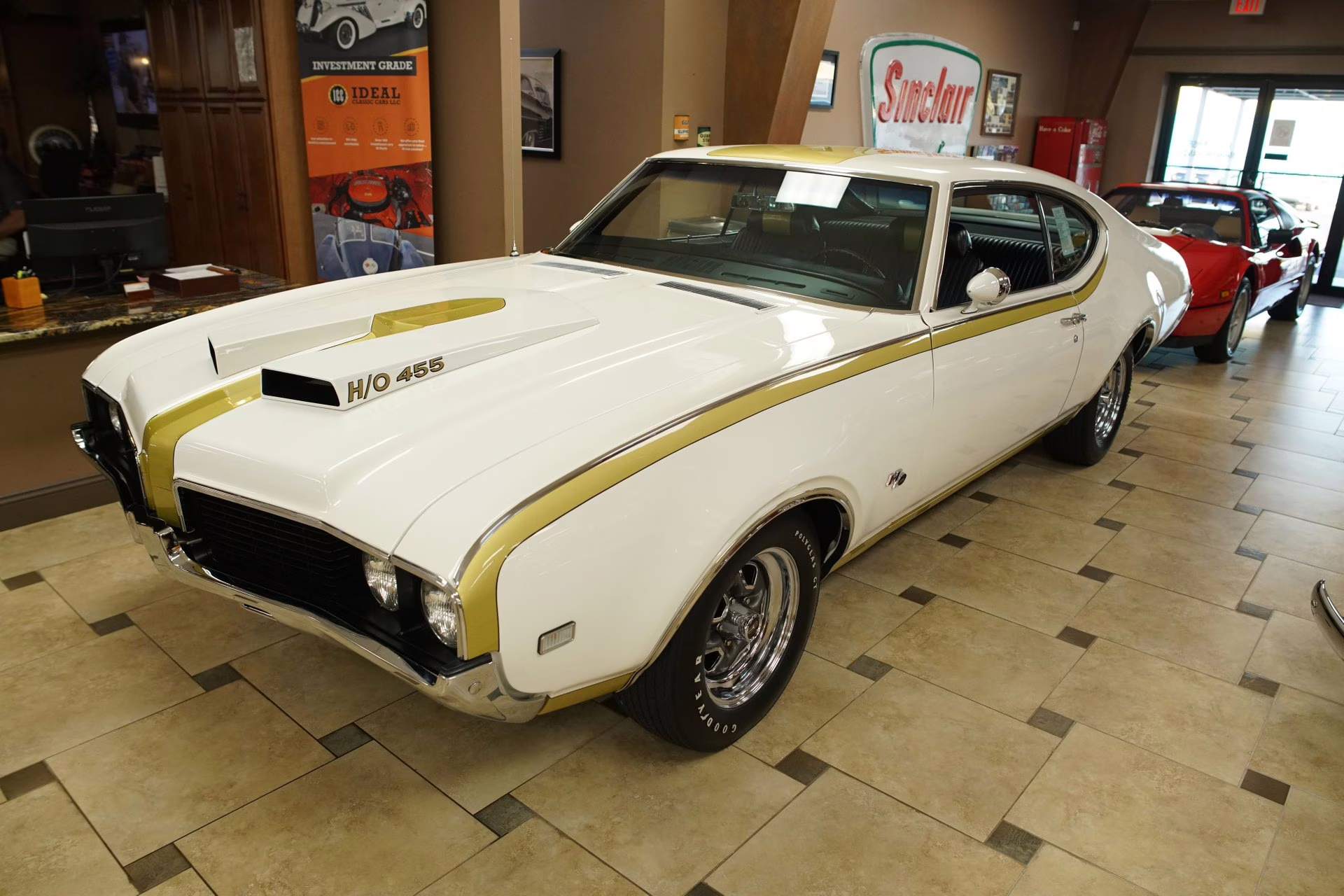1969 Cameo White &amp; Firefrost Gold Oldsmobile 442