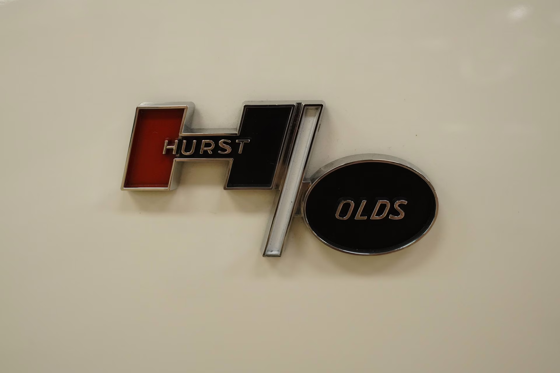 1969 Cameo White &amp; Firefrost Gold Oldsmobile 442