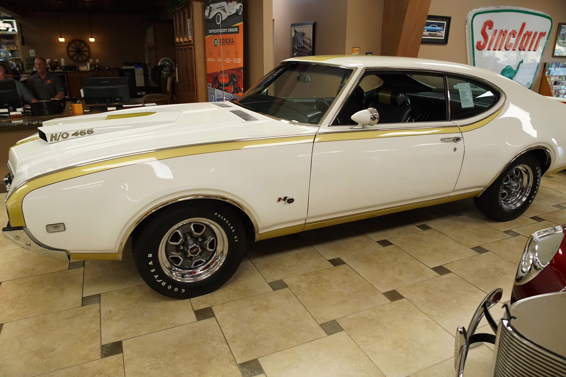 1969 Cameo White &amp; Firefrost Gold Oldsmobile 442