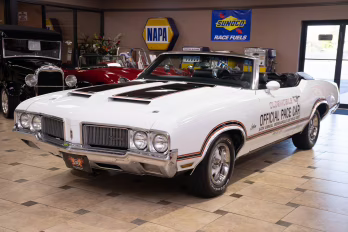 1970 Porcelain White Oldsmobile Cutlass