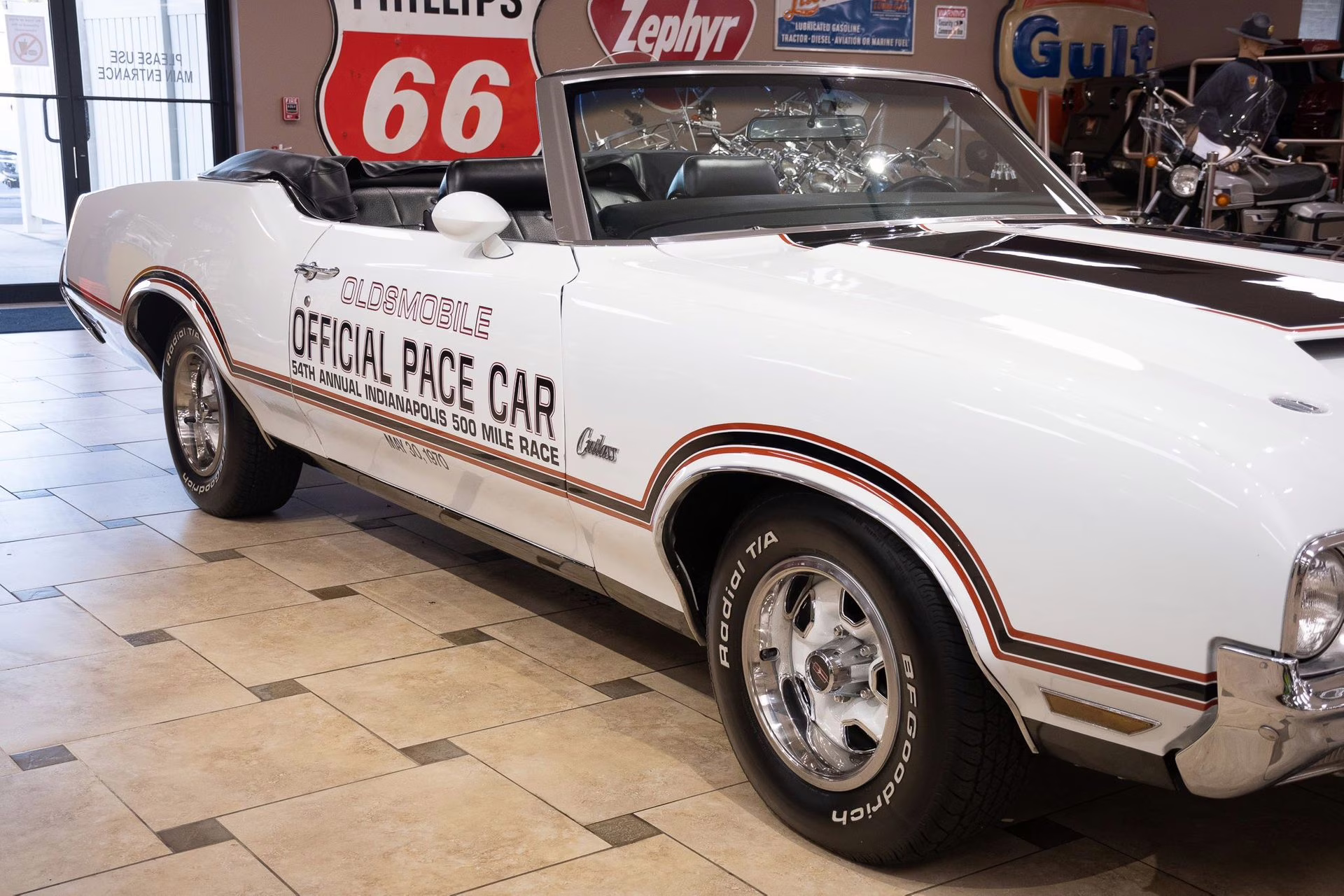 1970 Porcelain White Oldsmobile Cutlass