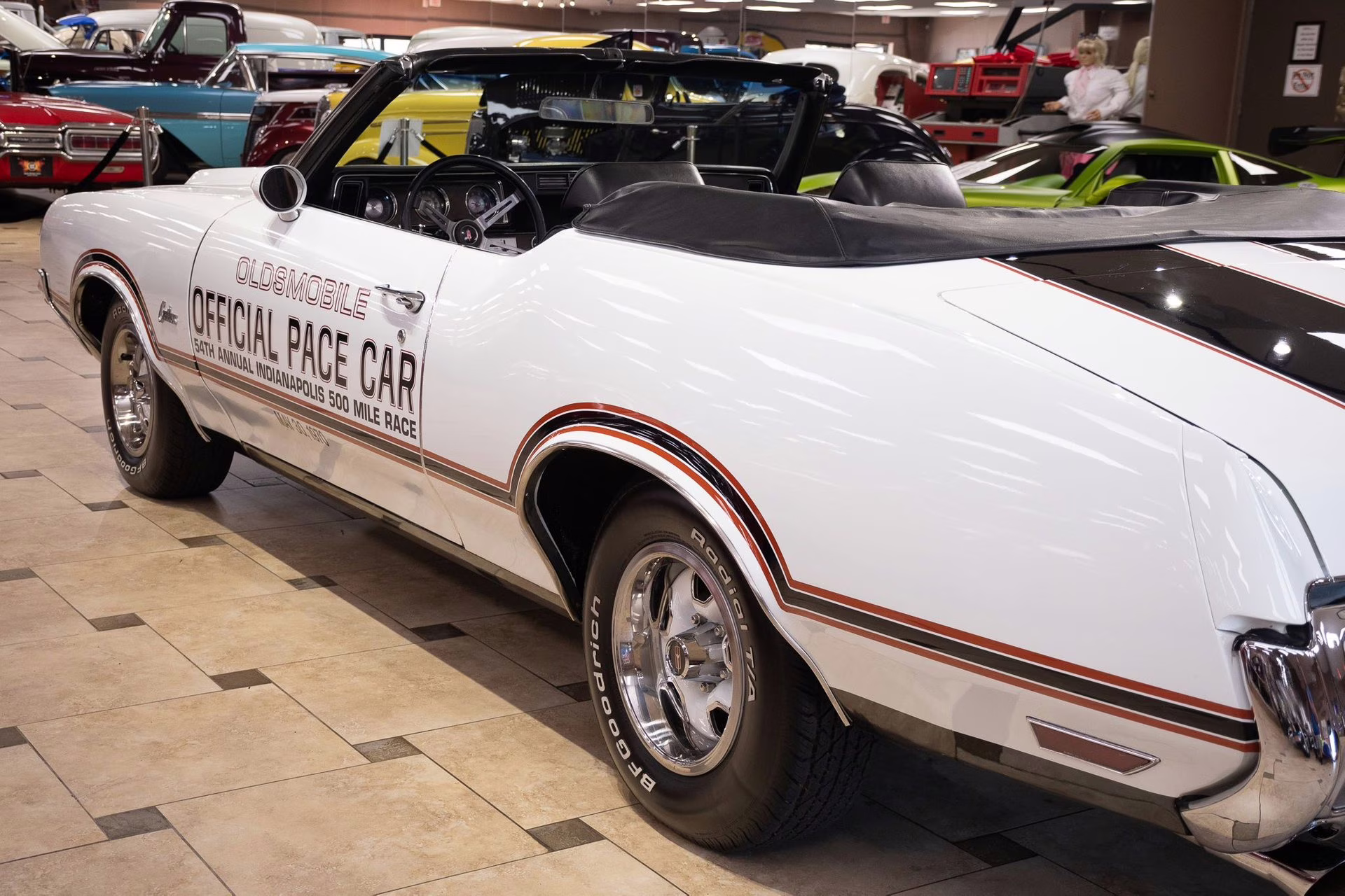 1970 Porcelain White Oldsmobile Cutlass