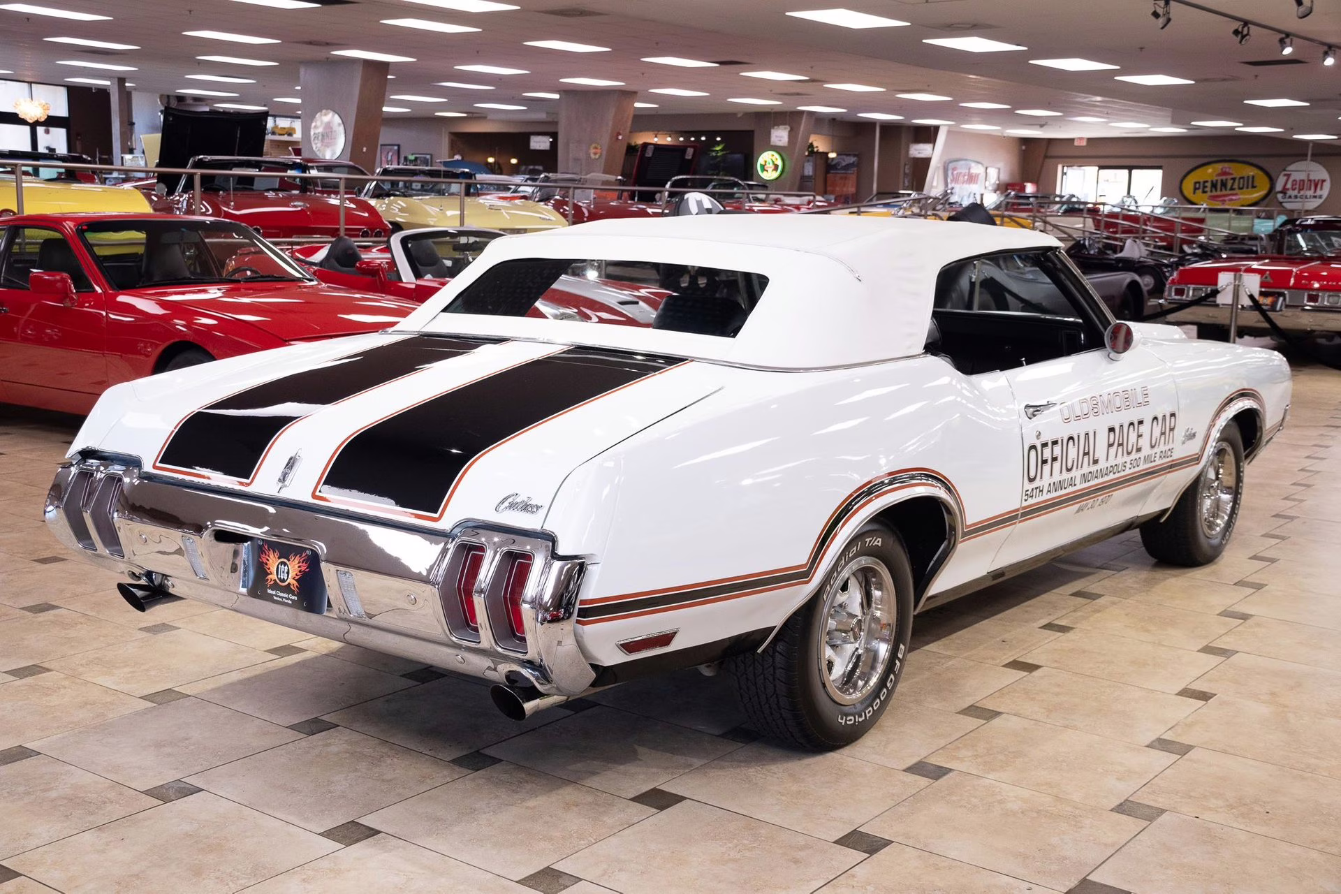 1970 Porcelain White Oldsmobile Cutlass