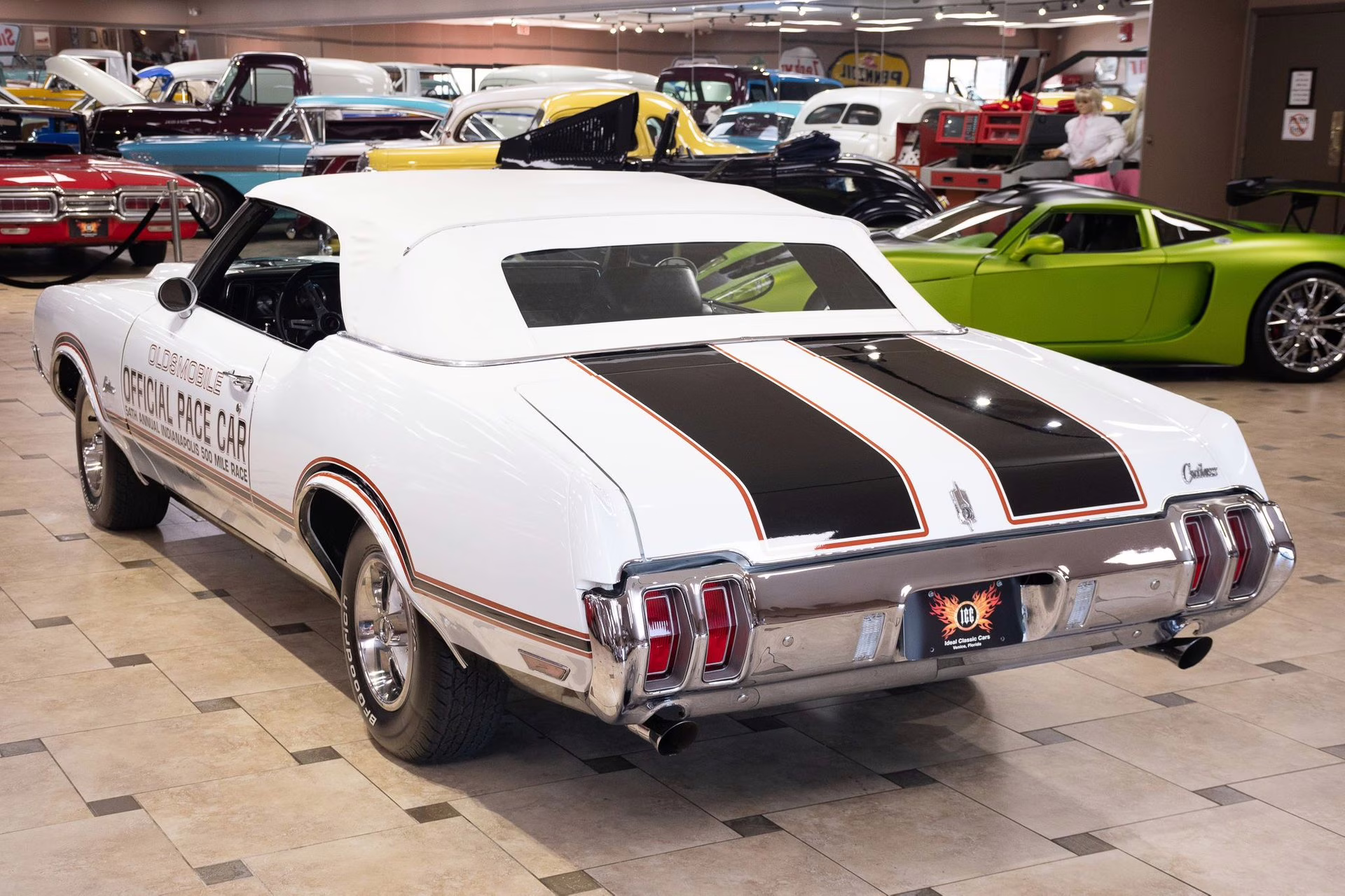 1970 Porcelain White Oldsmobile Cutlass