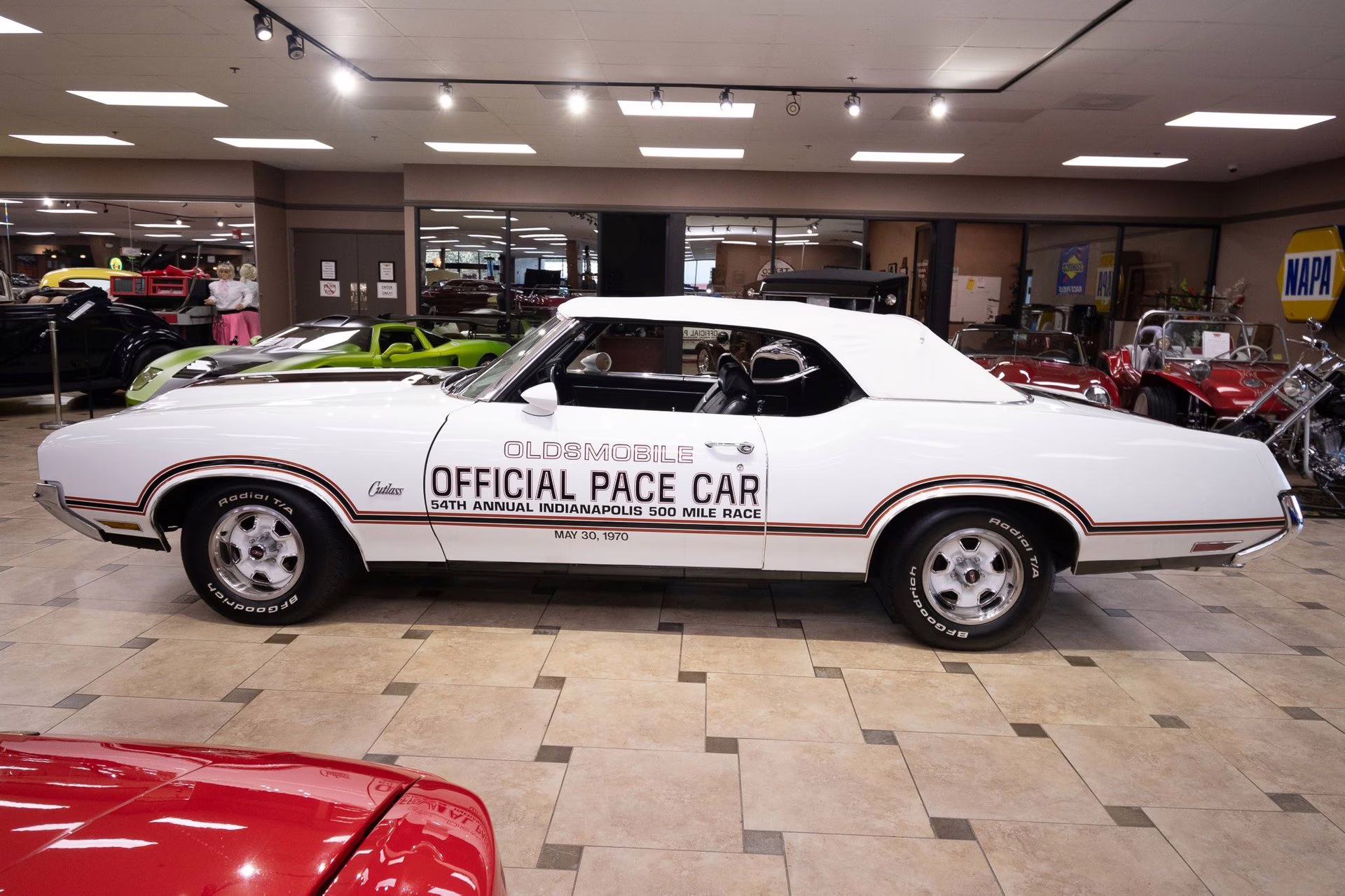 1970 Porcelain White Oldsmobile Cutlass