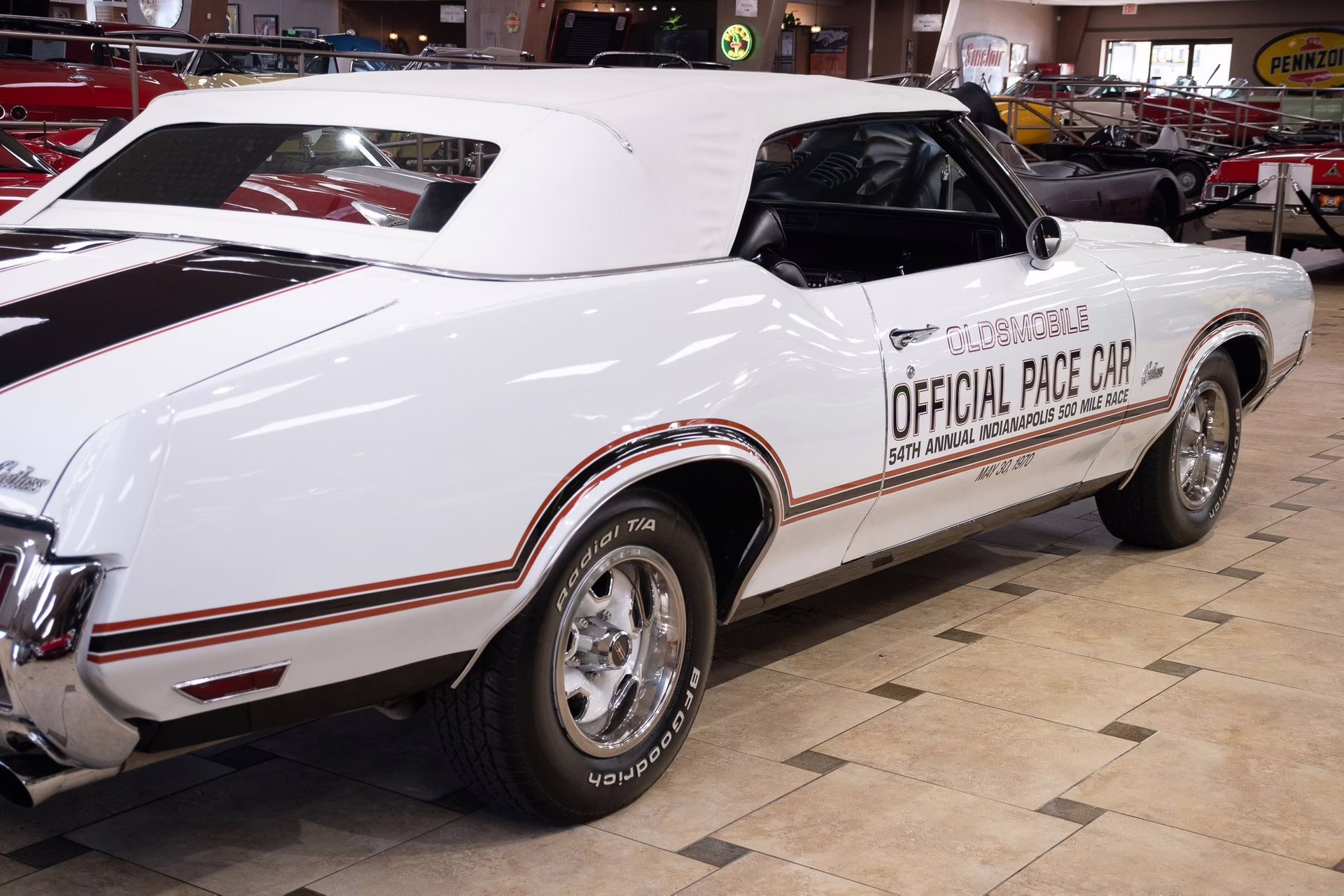 1970 Porcelain White Oldsmobile Cutlass