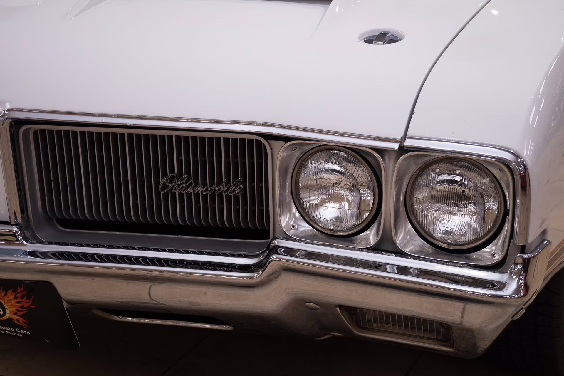 1970 Porcelain White Oldsmobile Cutlass