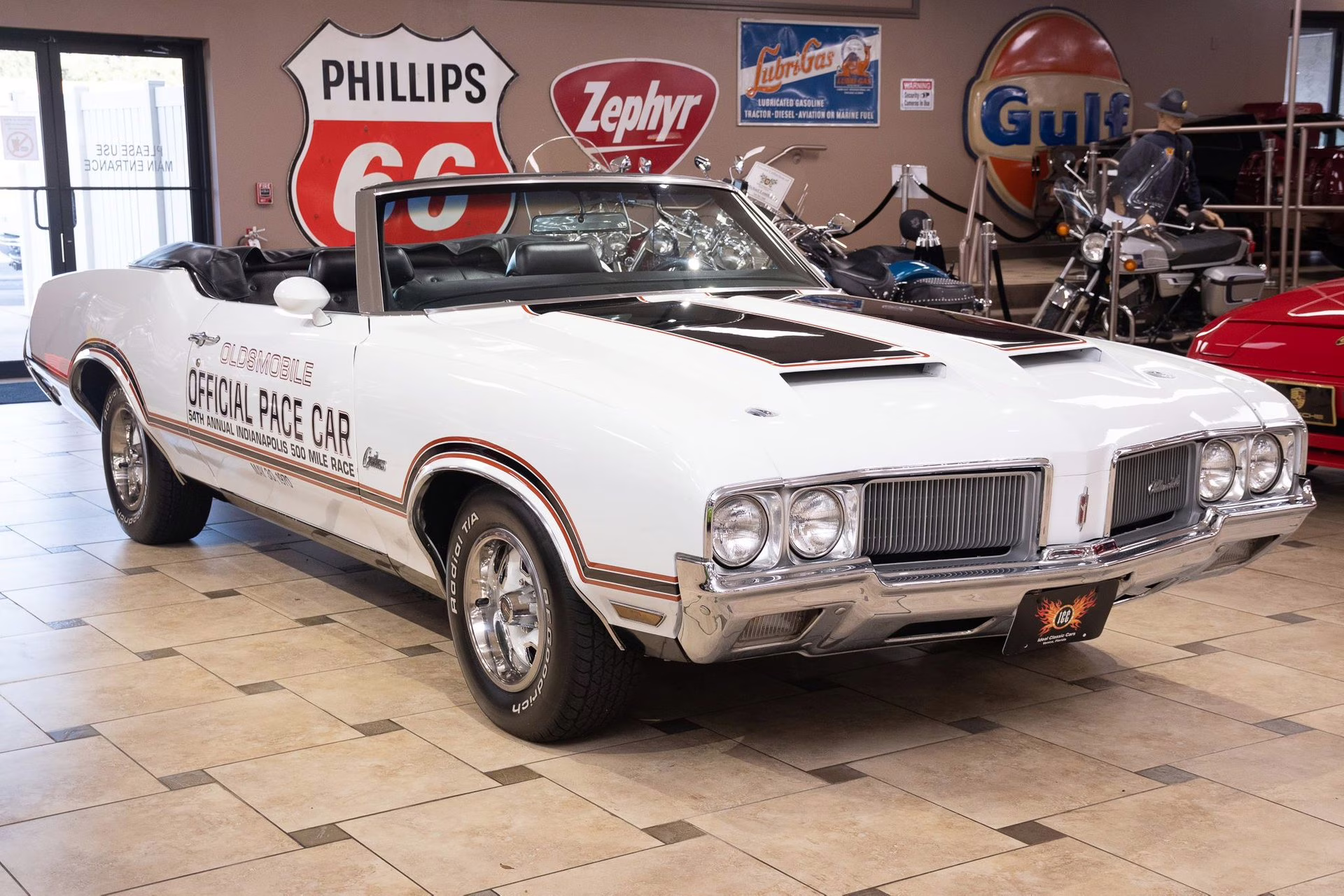 1970 Porcelain White Oldsmobile Cutlass