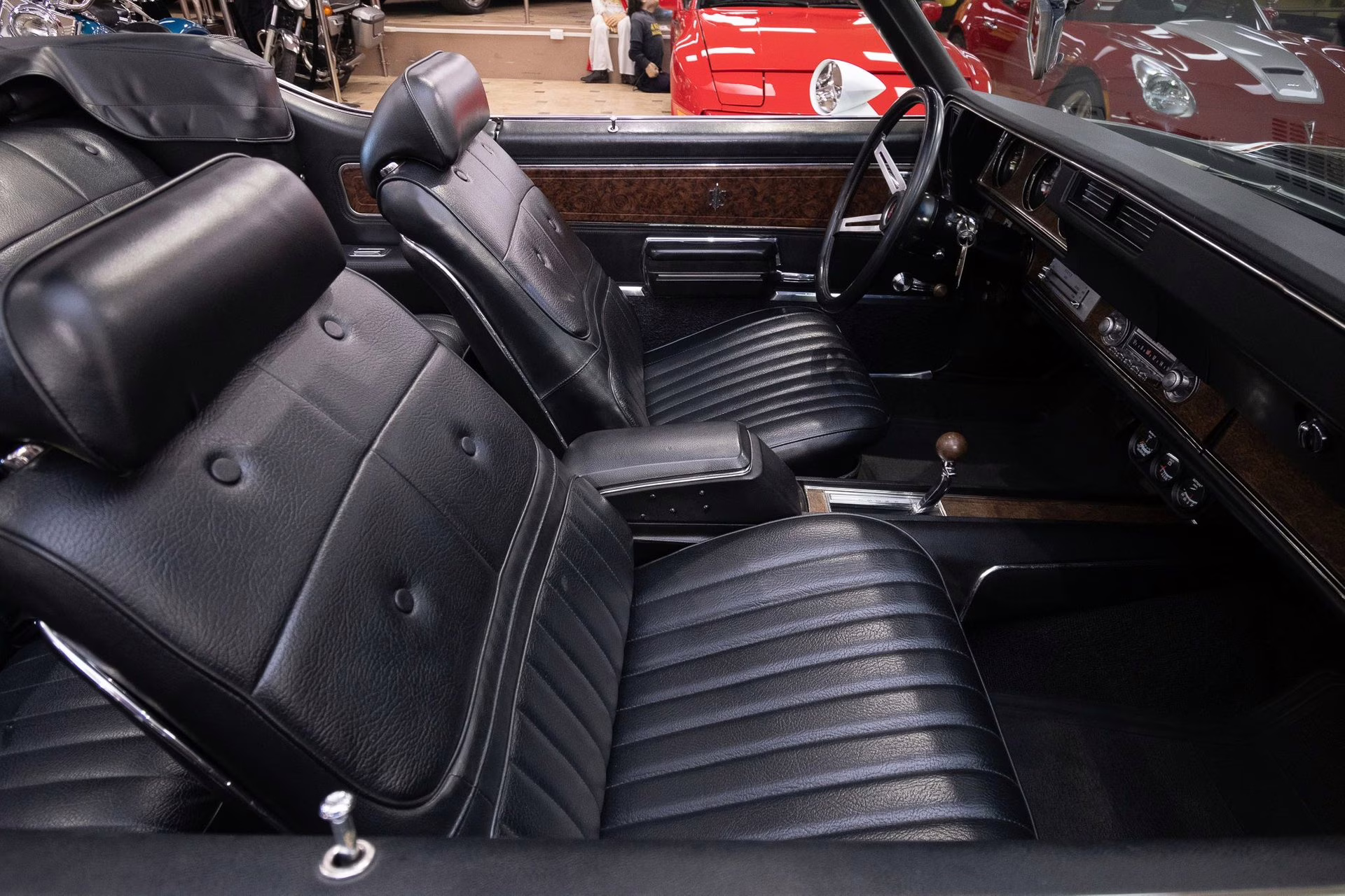 1970 Porcelain White Oldsmobile Cutlass