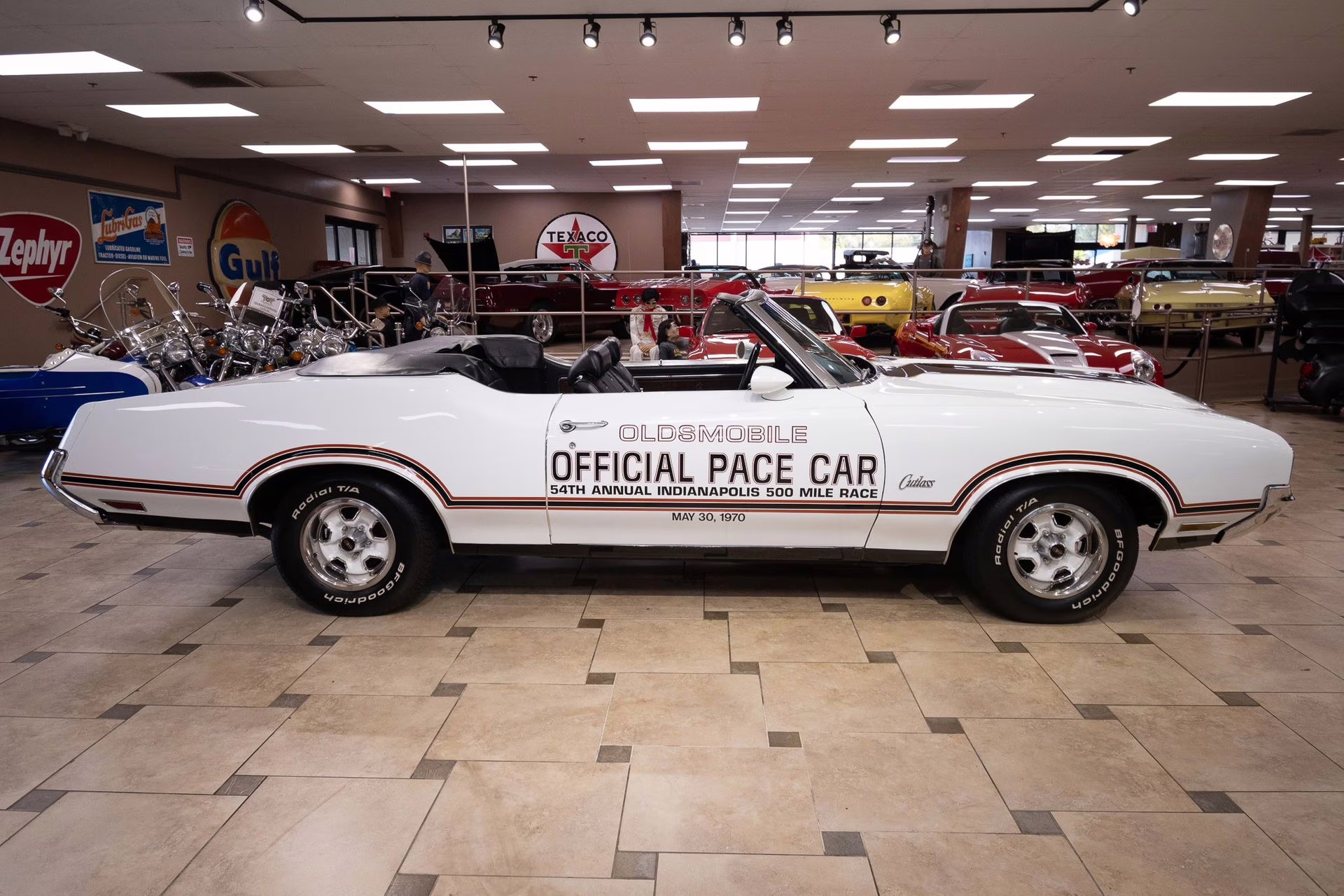 1970 Porcelain White Oldsmobile Cutlass