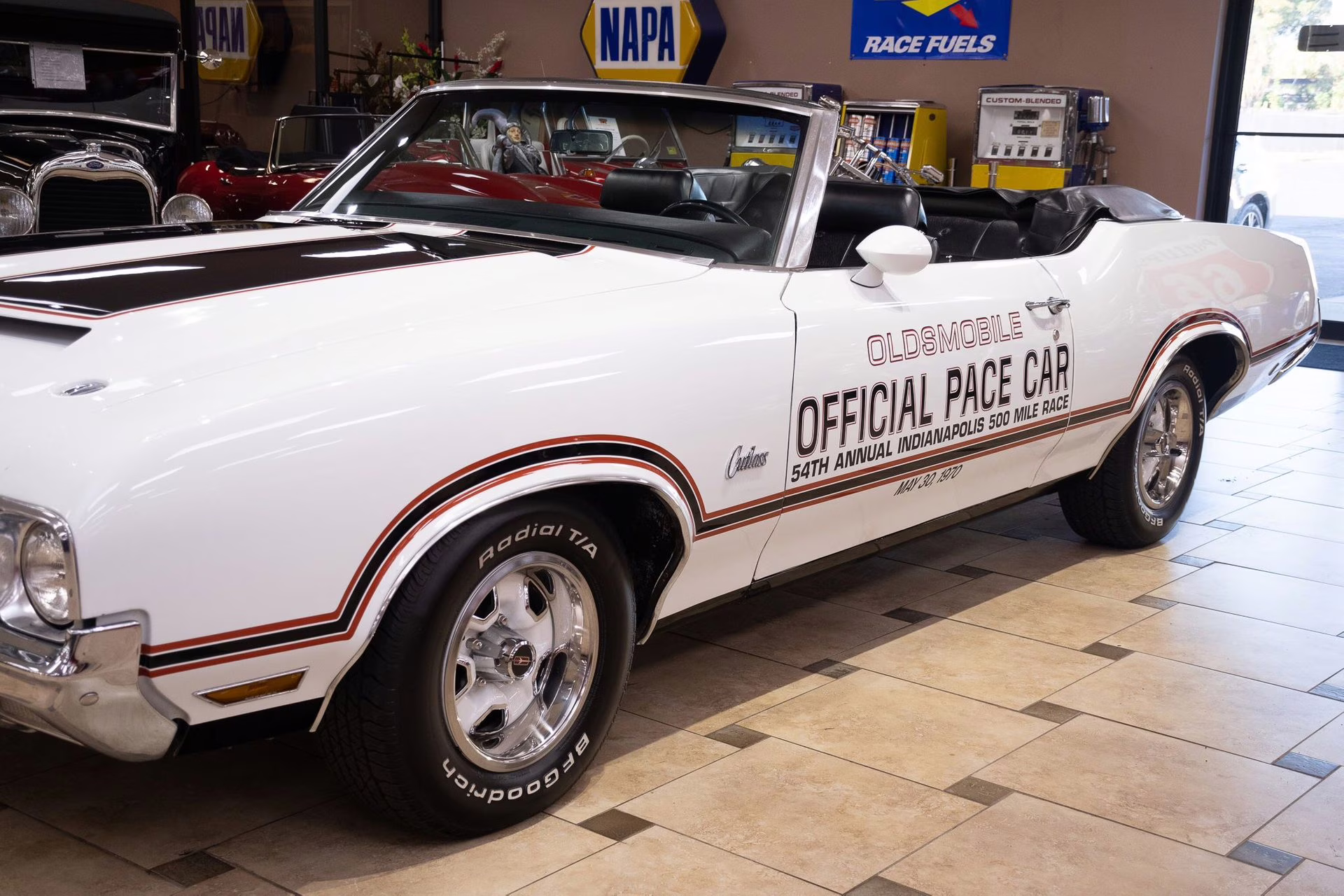 1970 Porcelain White Oldsmobile Cutlass