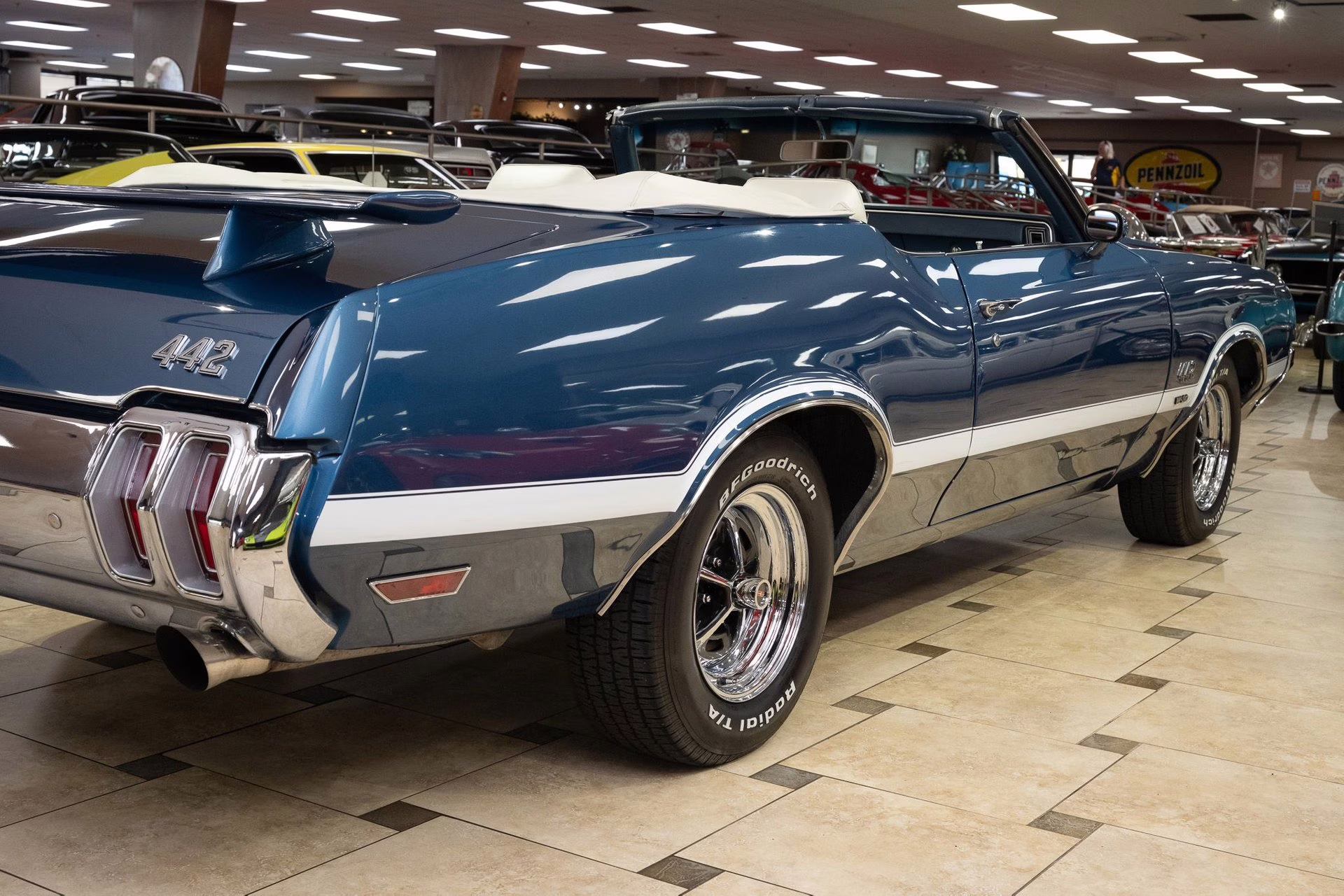 1970 Blue Metallic Oldsmobile Cutlass