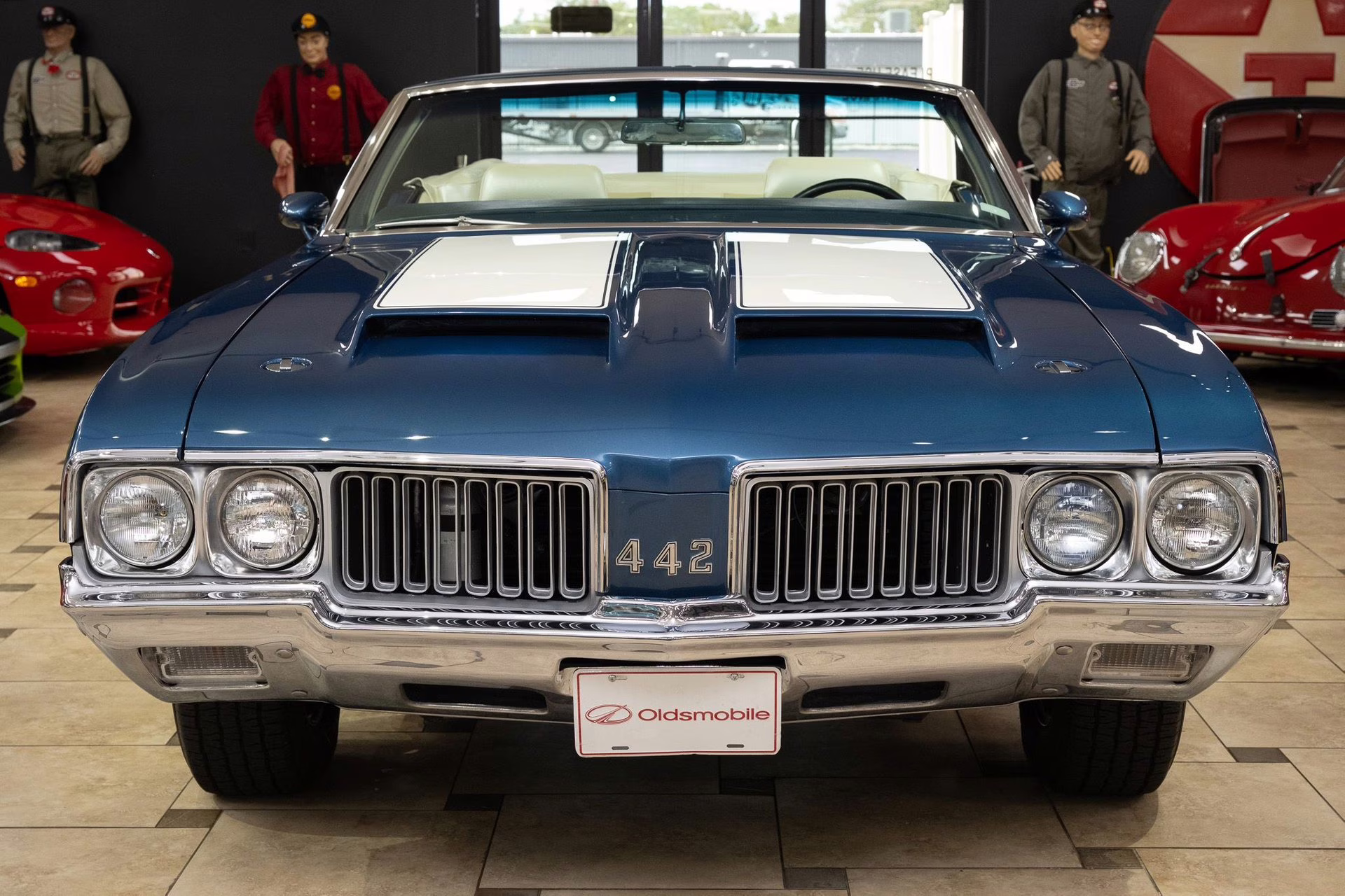 1970 Blue Metallic Oldsmobile Cutlass
