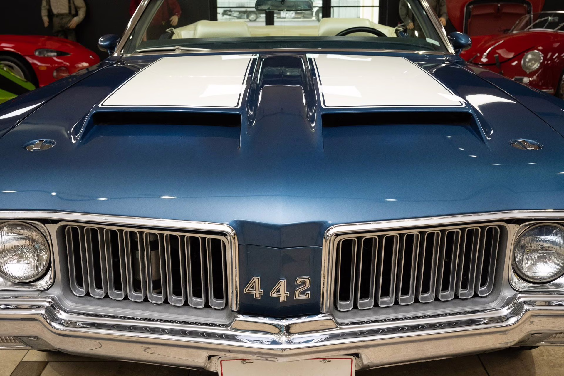 1970 Blue Metallic Oldsmobile Cutlass