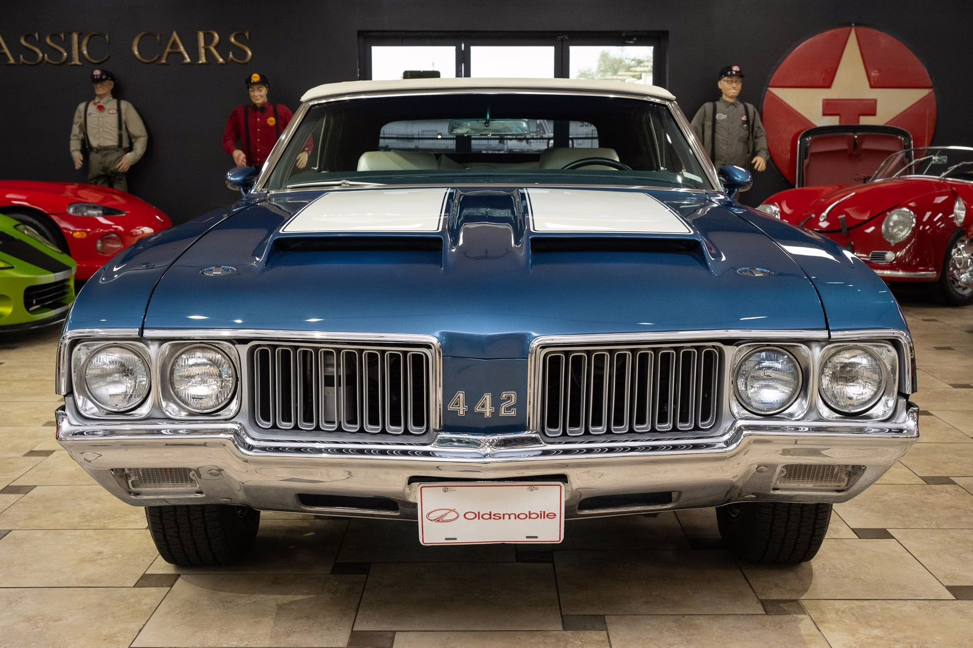 1970 Blue Metallic Oldsmobile Cutlass