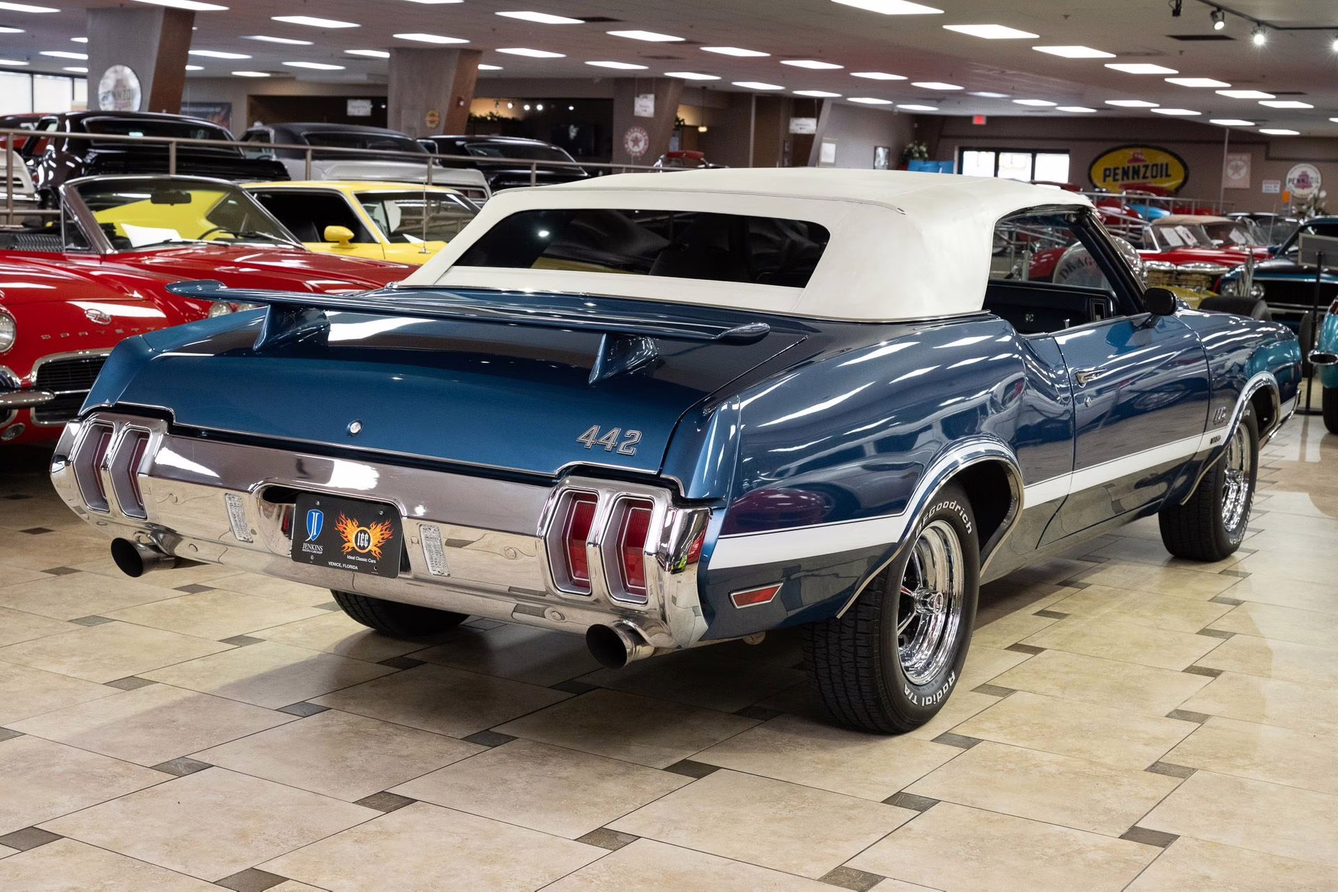 1970 Blue Metallic Oldsmobile Cutlass