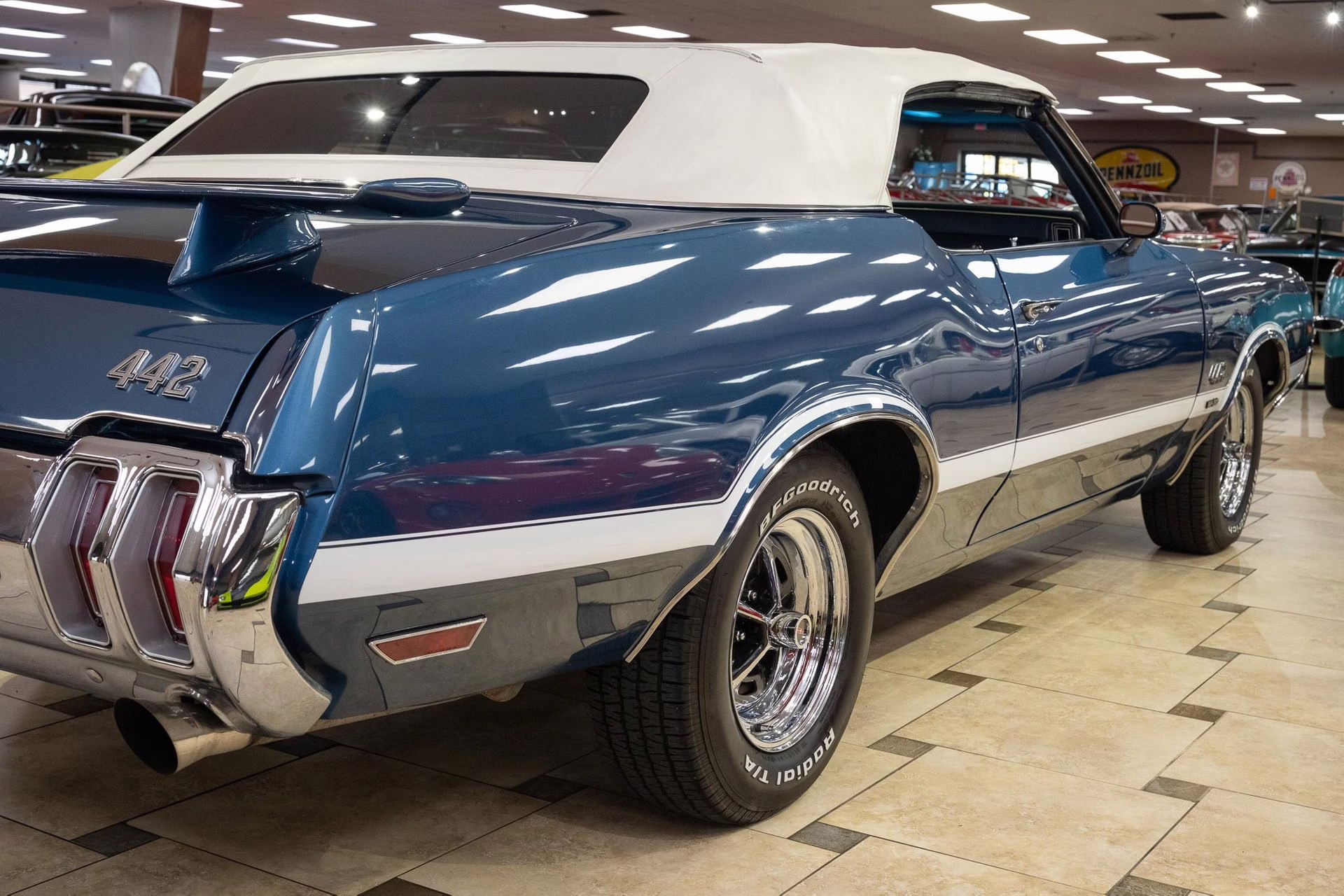 1970 Blue Metallic Oldsmobile Cutlass