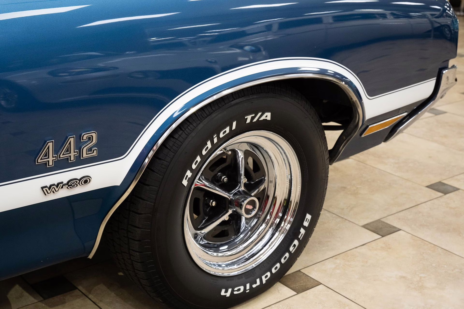 1970 Blue Metallic Oldsmobile Cutlass