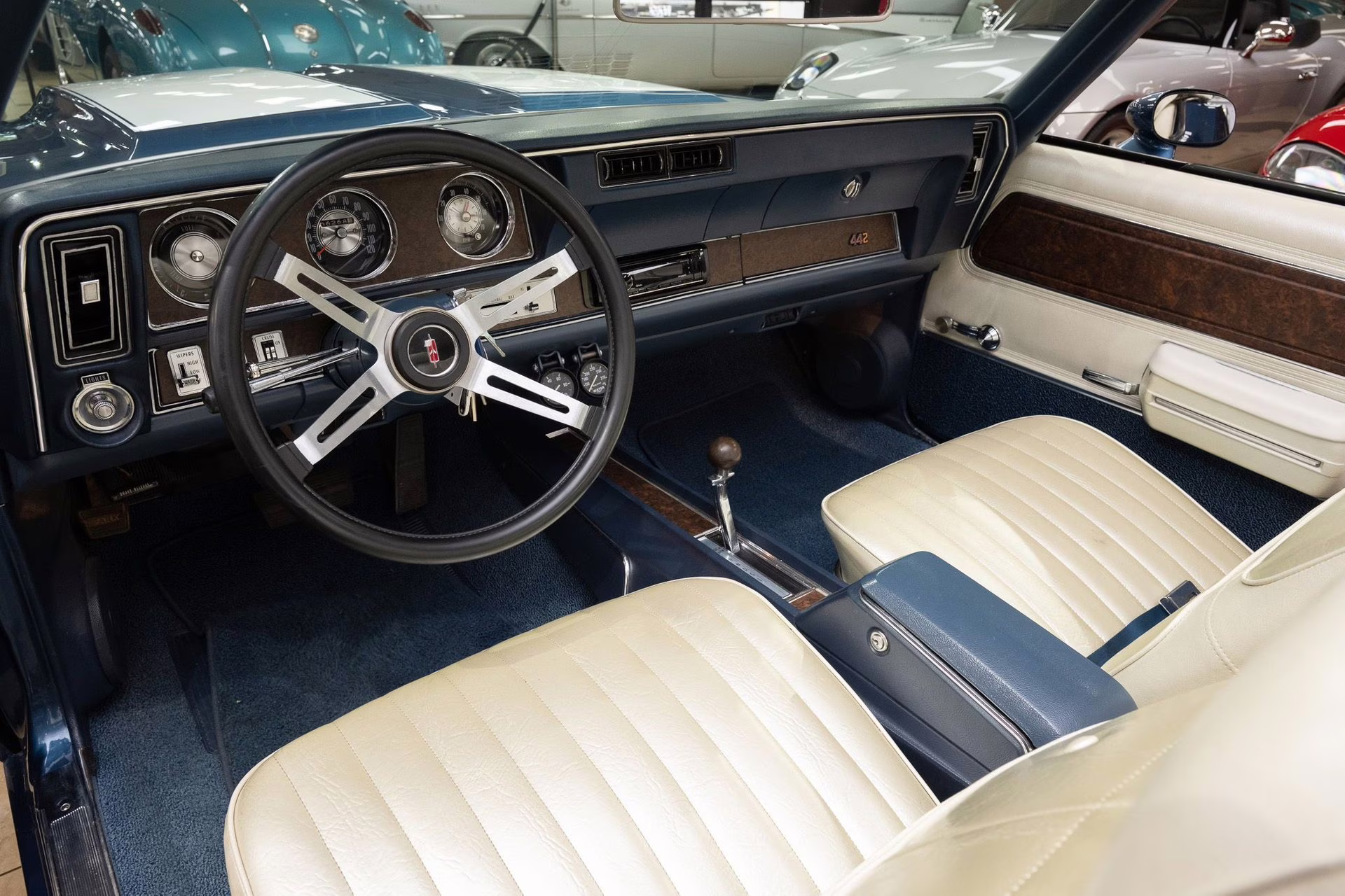 1970 Blue Metallic Oldsmobile Cutlass