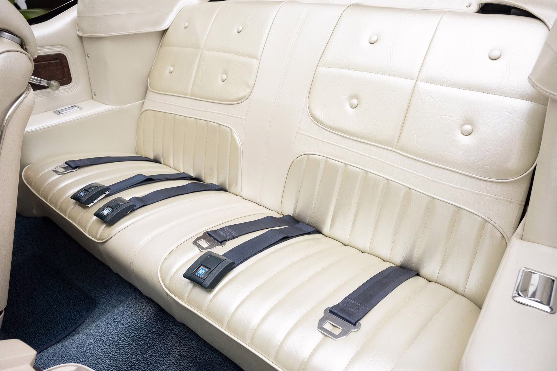 1970 Blue Metallic Oldsmobile Cutlass