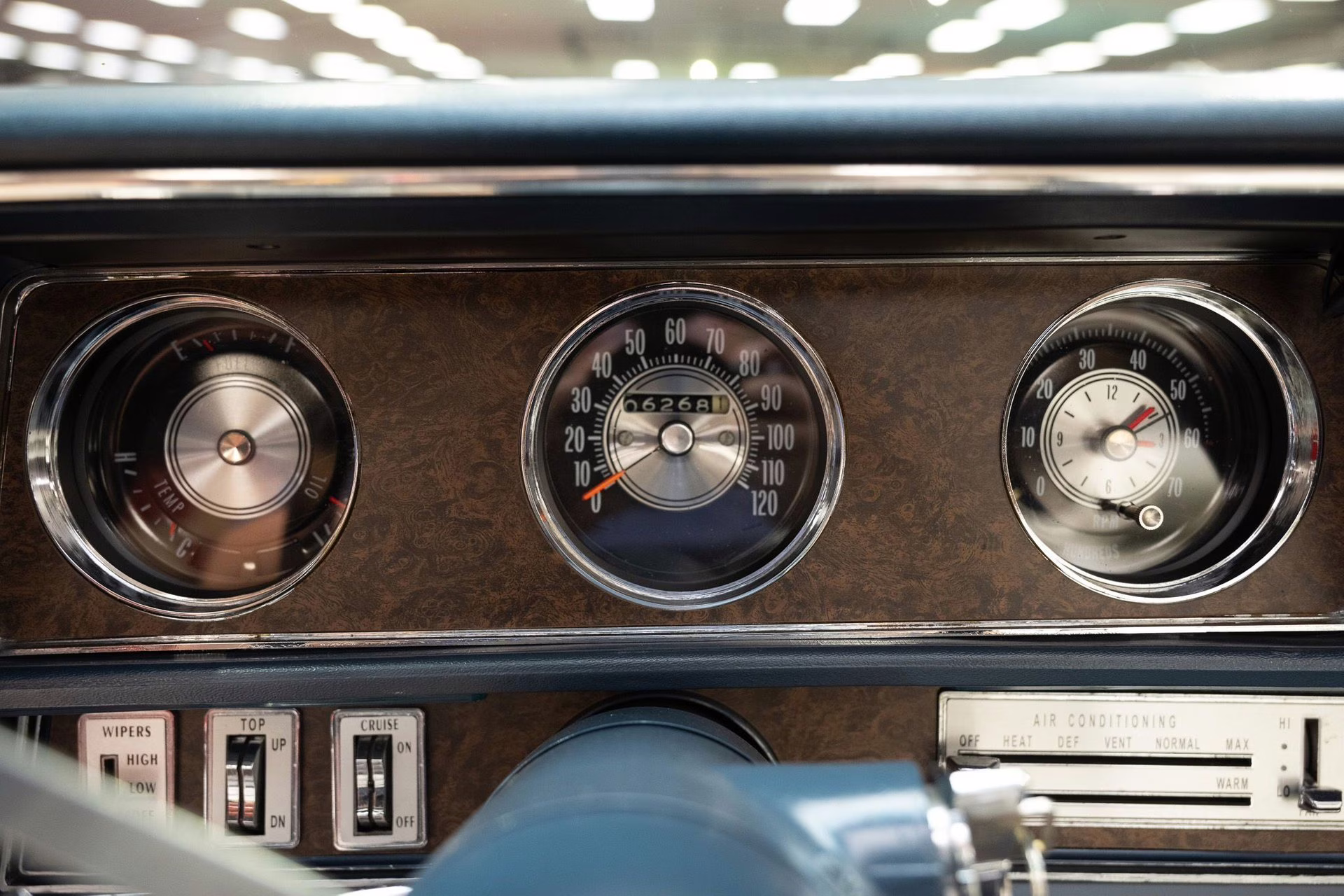 1970 Blue Metallic Oldsmobile Cutlass