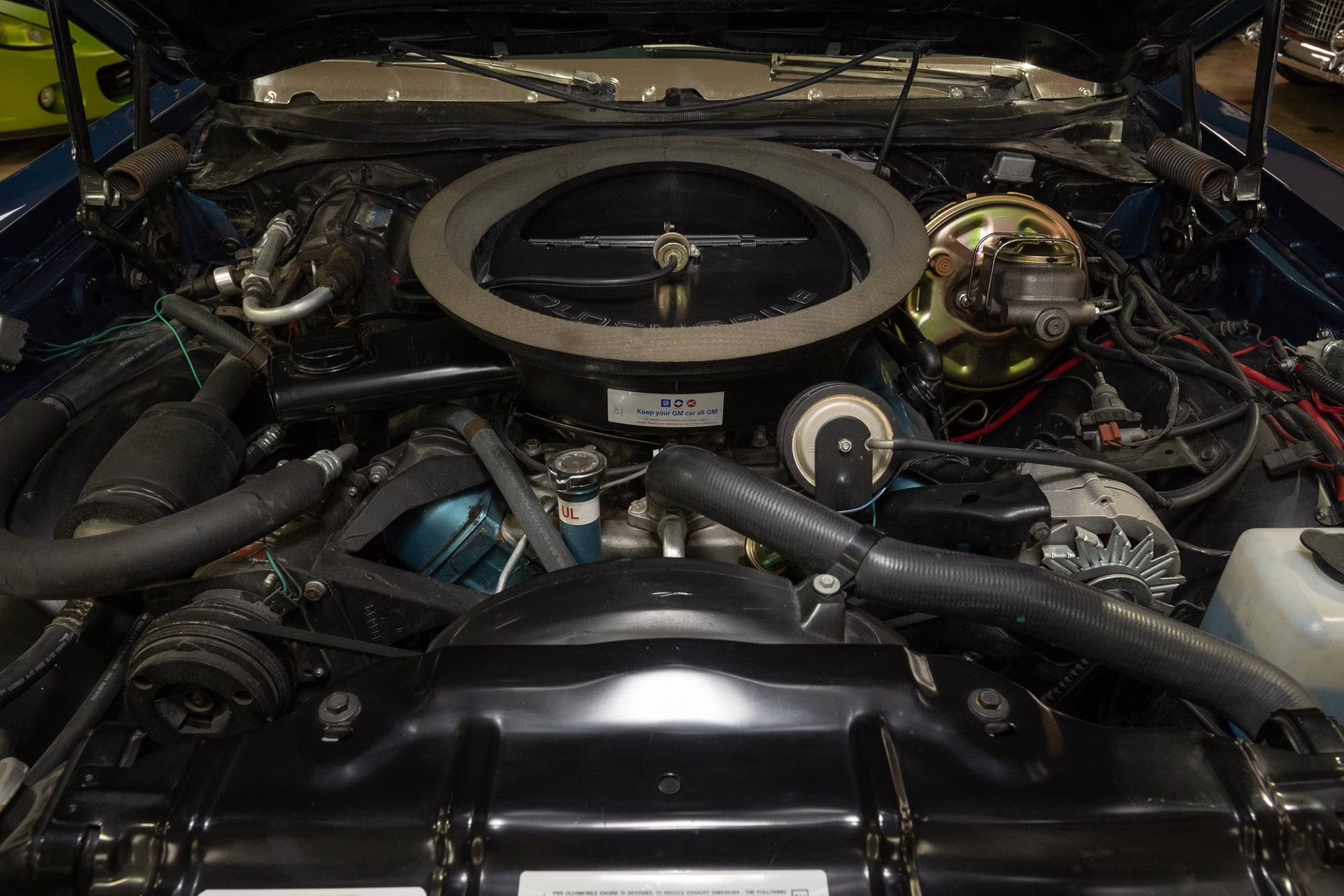 1970 Blue Metallic Oldsmobile Cutlass