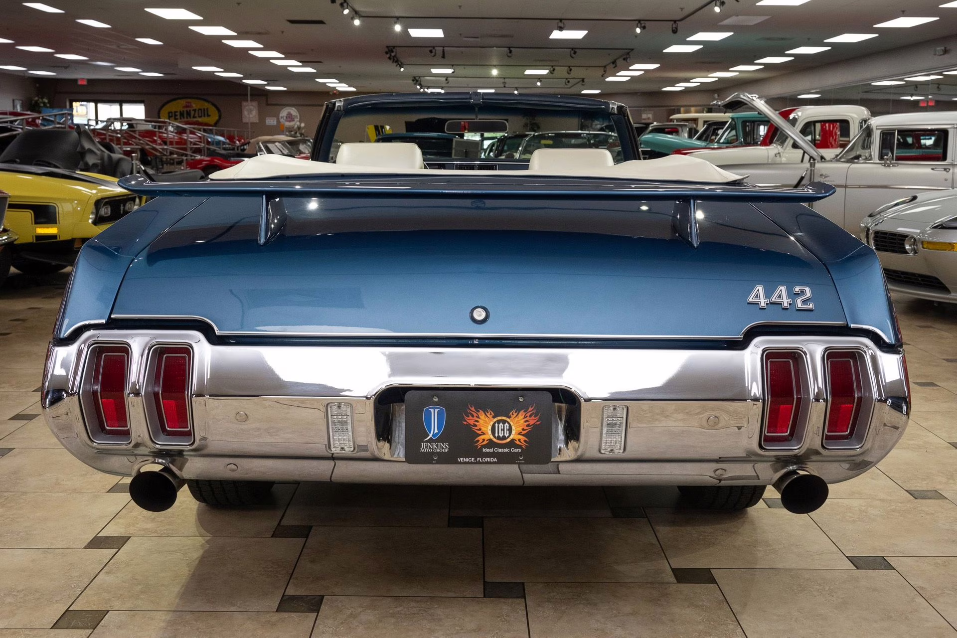 1970 Blue Metallic Oldsmobile Cutlass