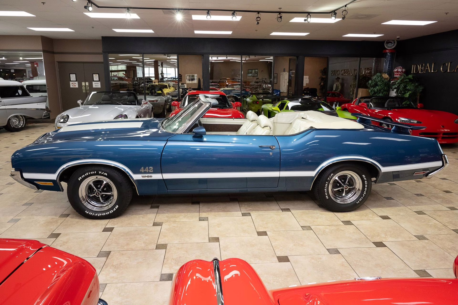 1970 Blue Metallic Oldsmobile Cutlass