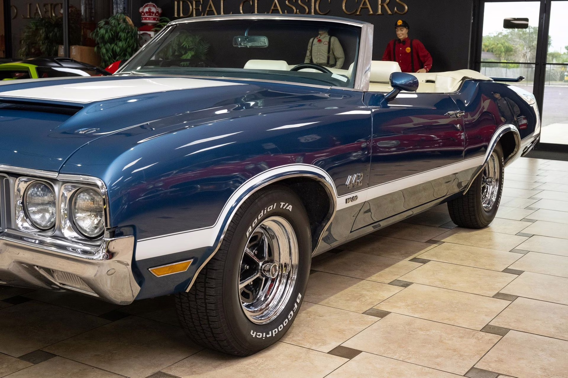 1970 Blue Metallic Oldsmobile Cutlass