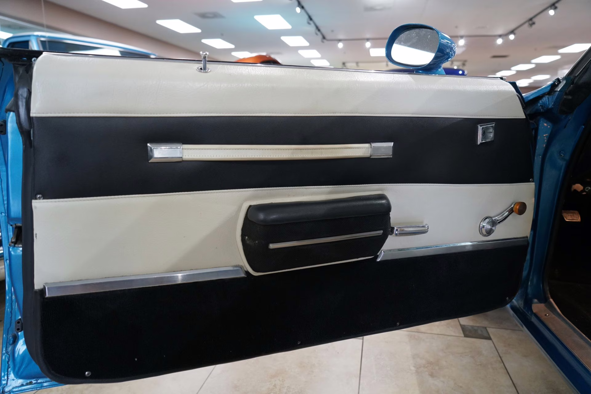 1971 Viking Blue Poly Oldsmobile Cutlass