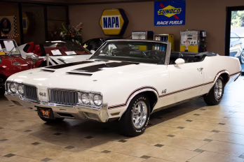 1970 Porcelain White Oldsmobile 442