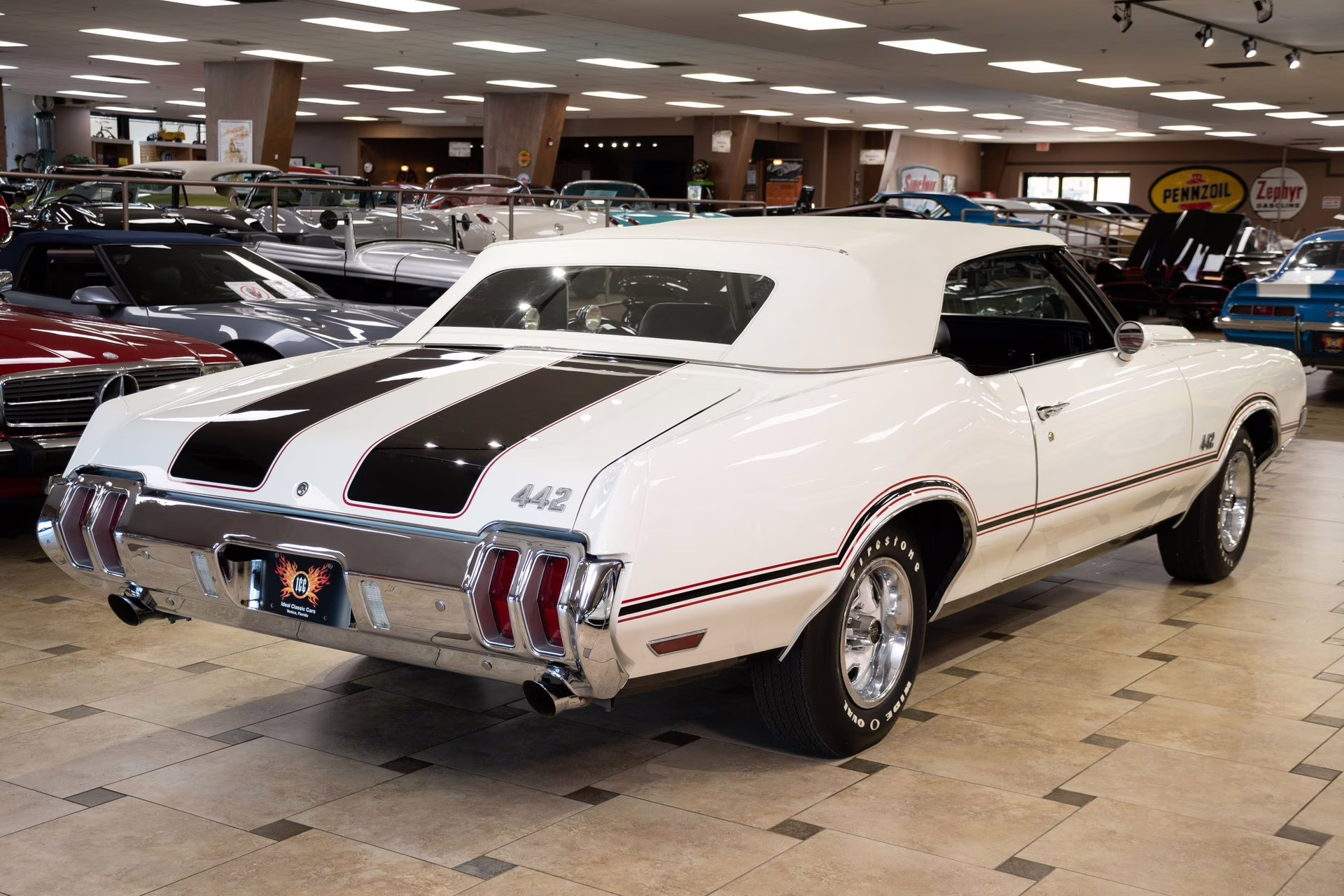 1970 Porcelain White Oldsmobile 442