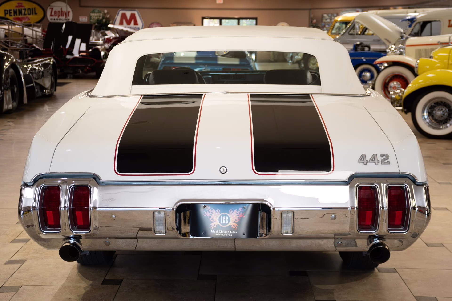 1970 Porcelain White Oldsmobile 442